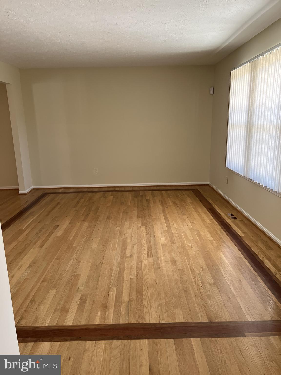 Real estate listing preview #4