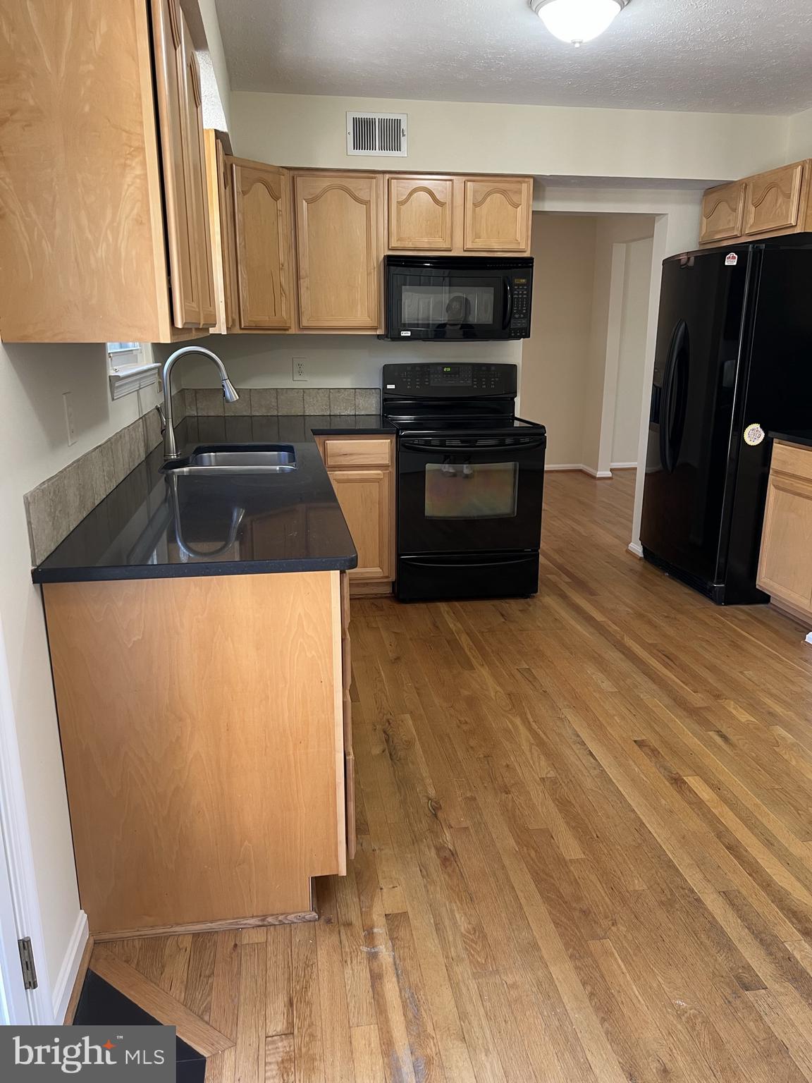 Real estate listing preview #12