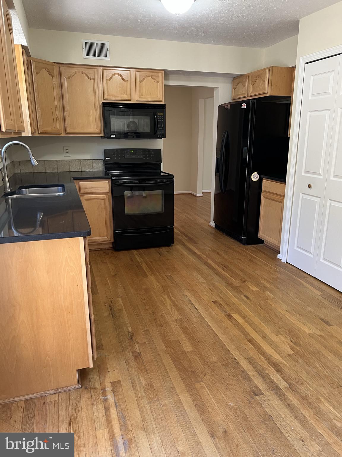 Real estate listing preview #11