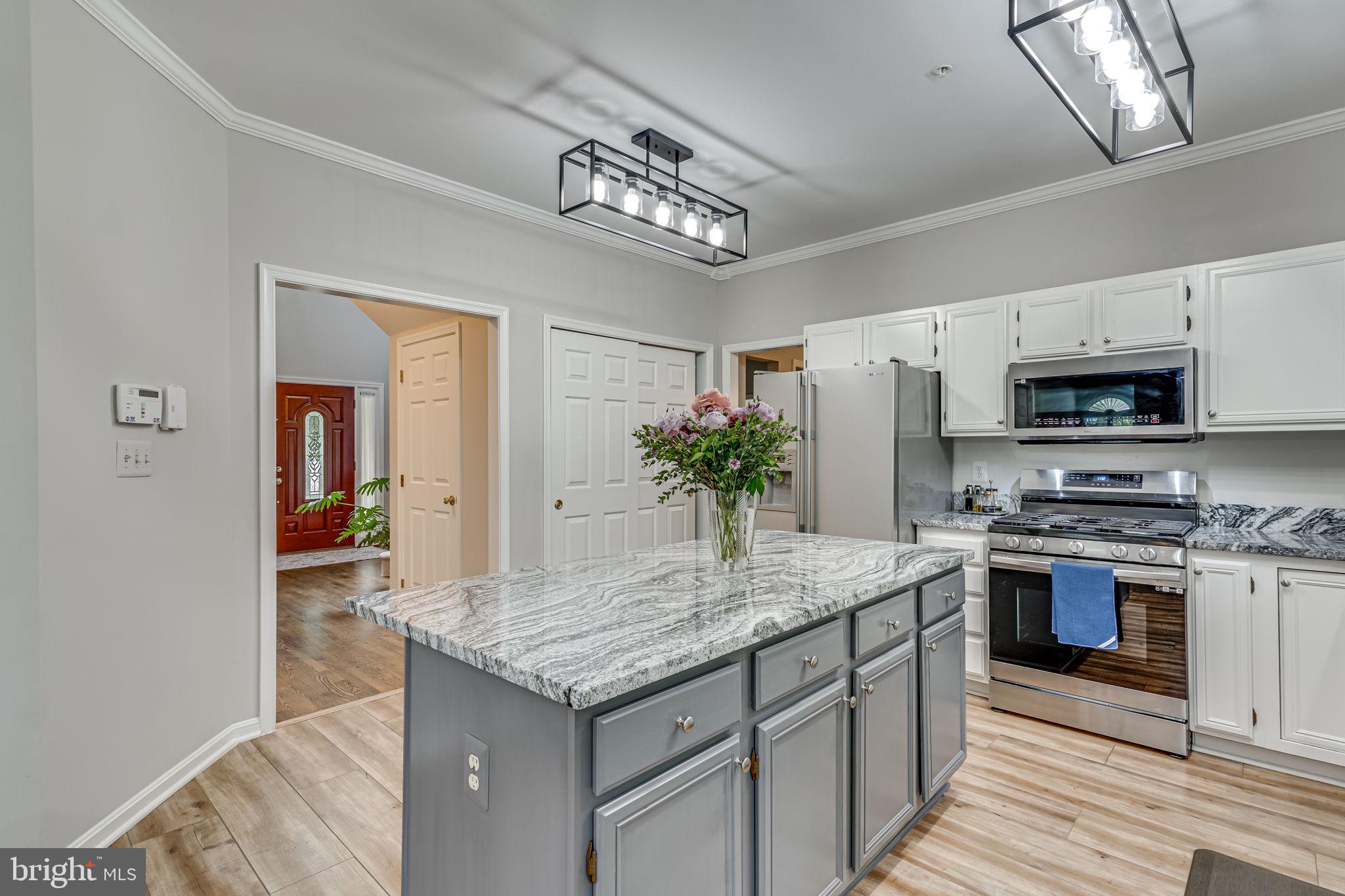 Real estate listing preview #6