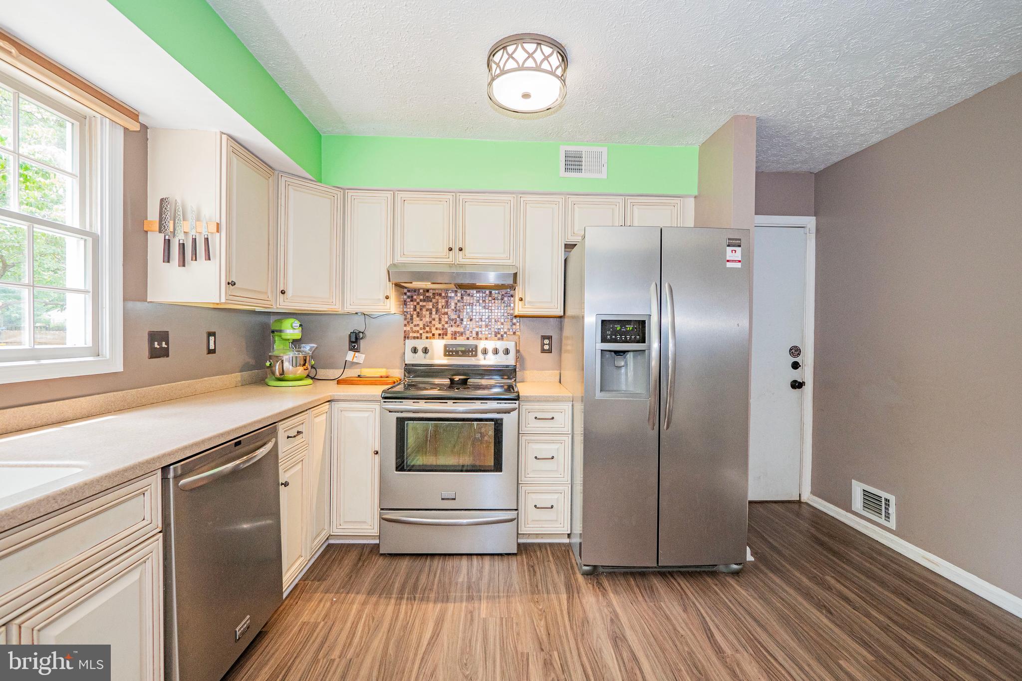 Real estate listing preview #10