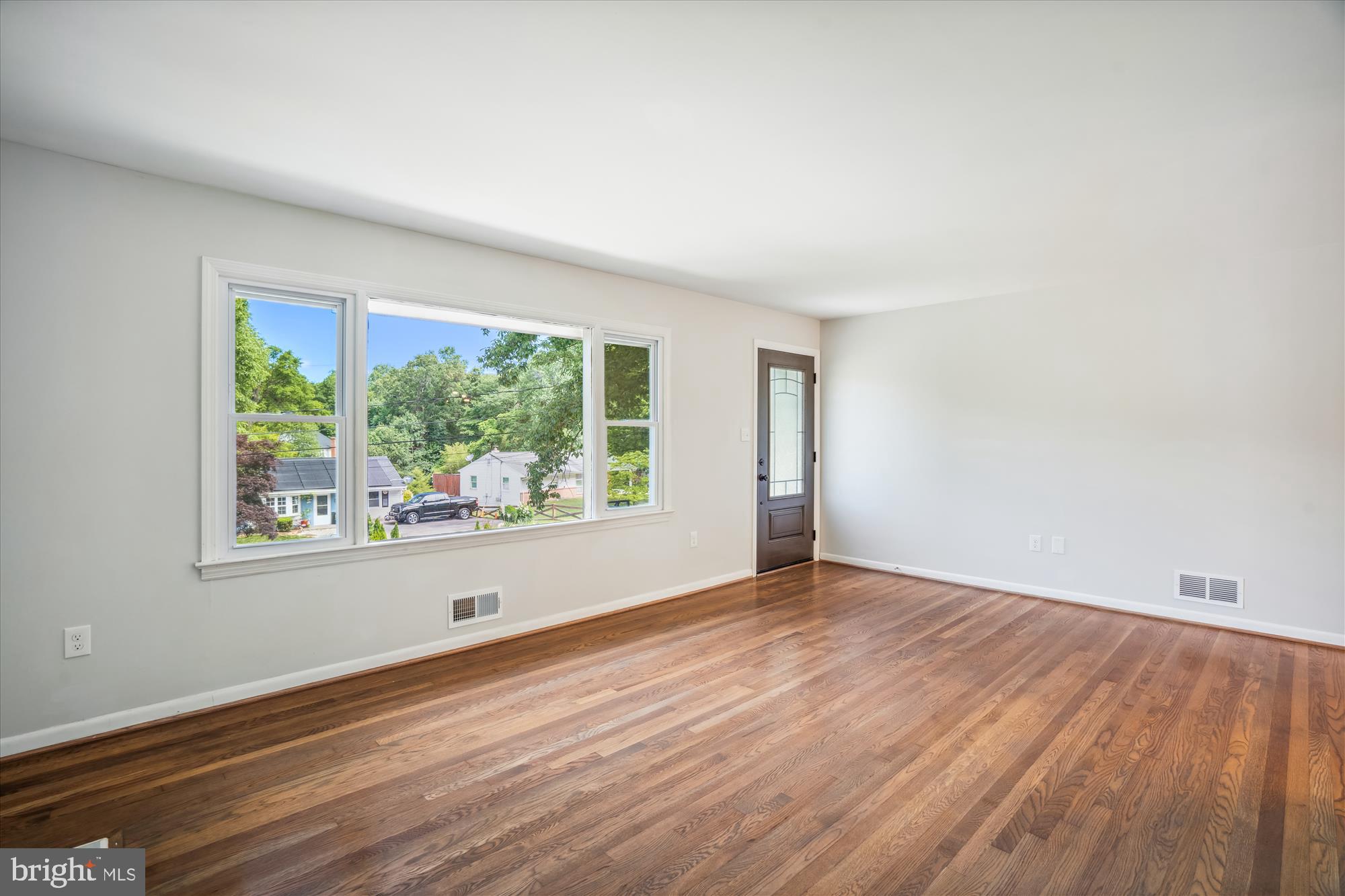 Real estate listing preview #8