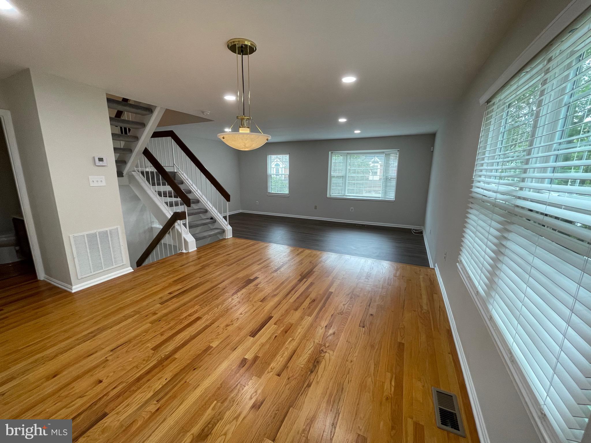 Real estate listing preview #8