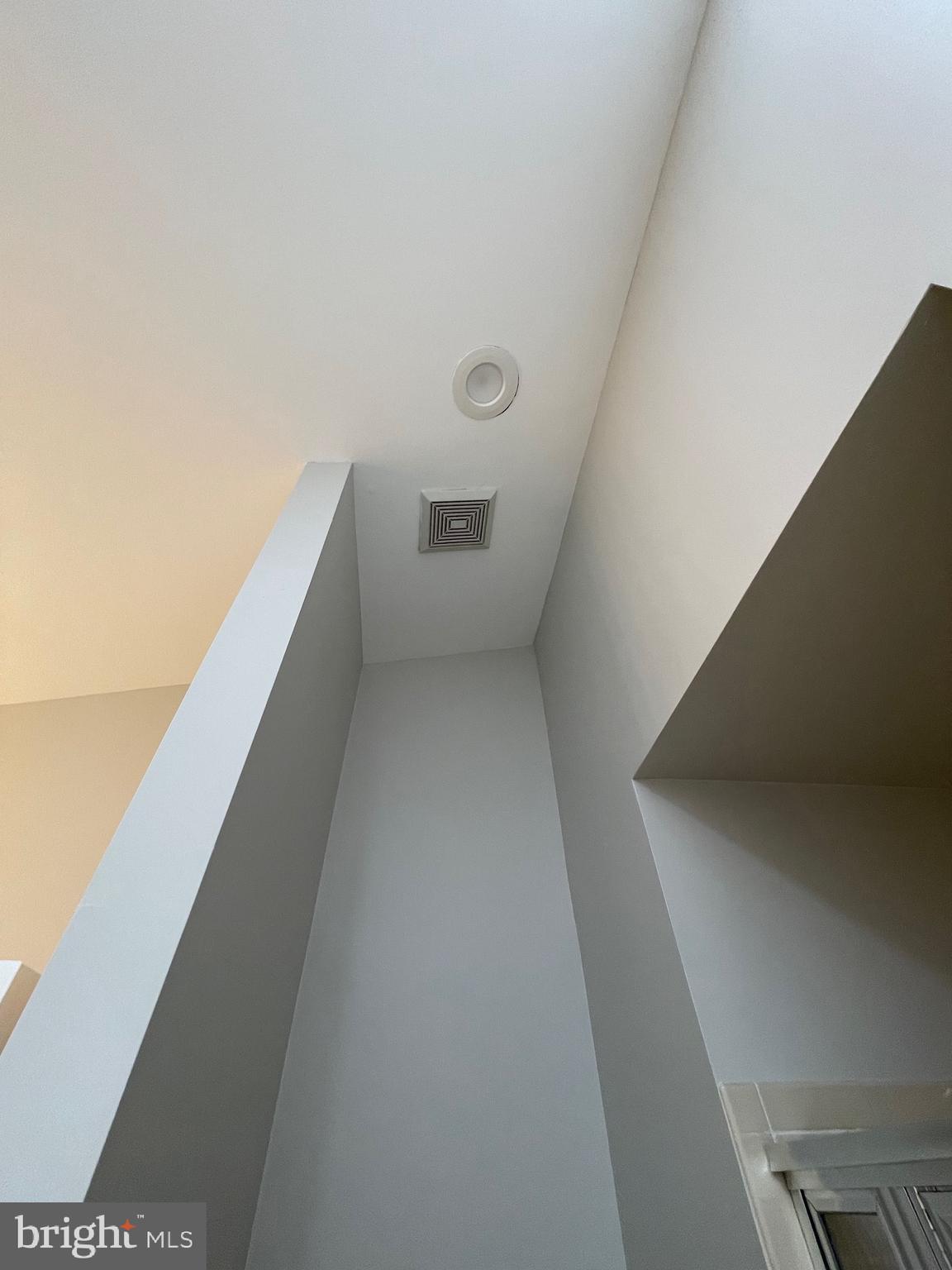 Real estate listing preview #24