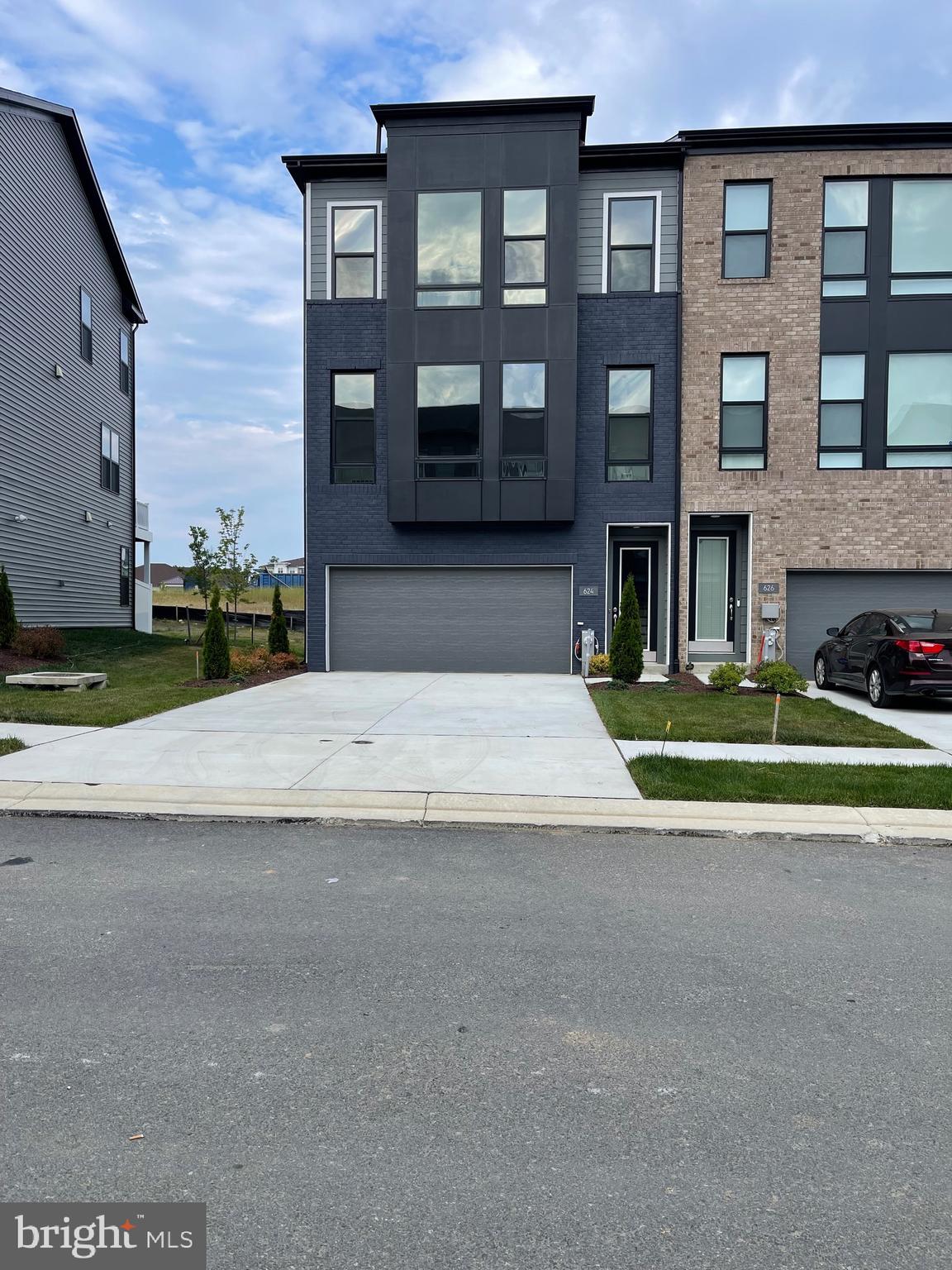 Real estate listing preview #1