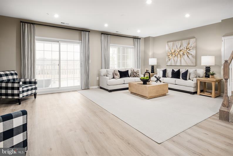 Real estate listing preview #8