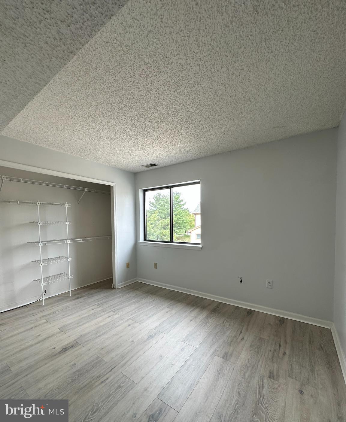 Real estate listing preview #12