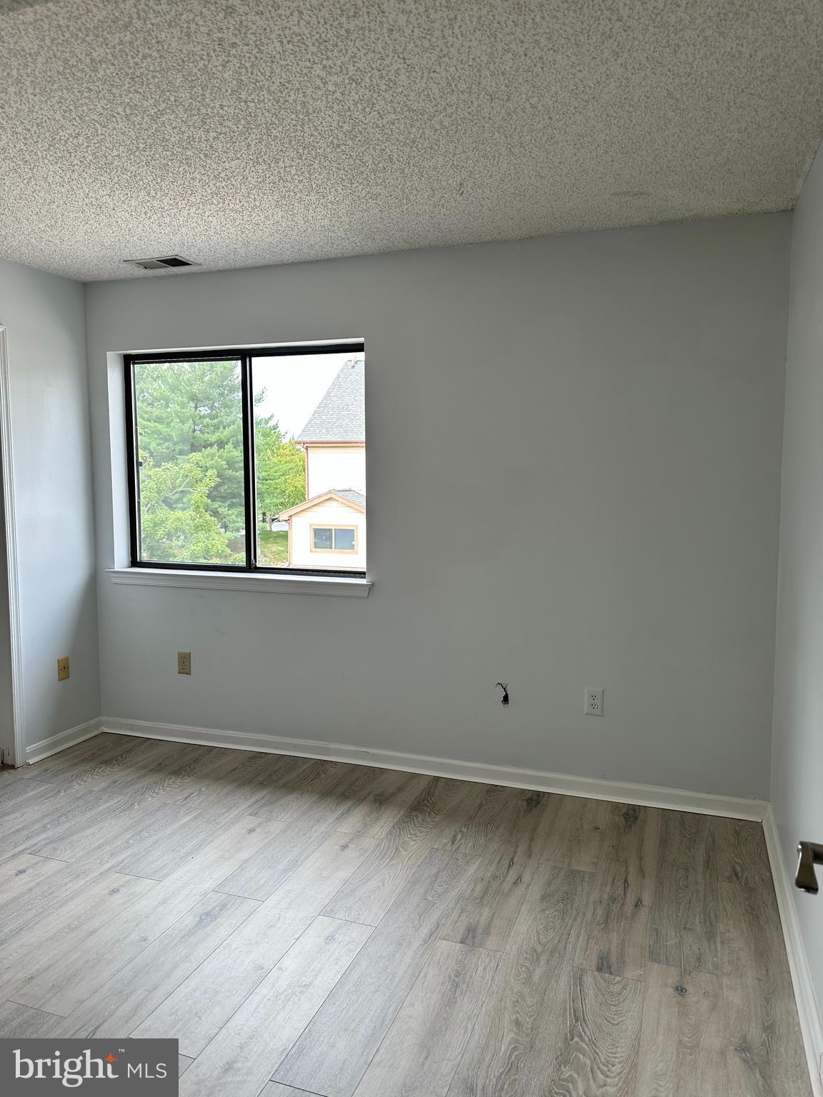 Real estate listing preview #10