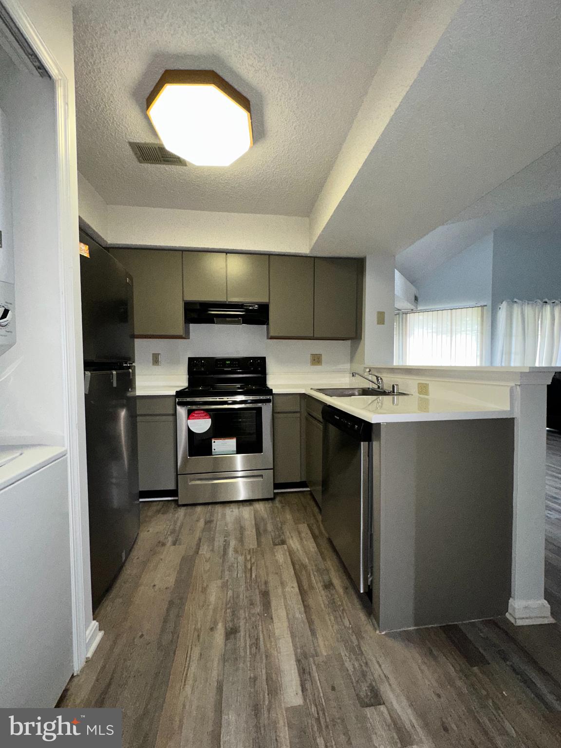 Real estate listing preview #6