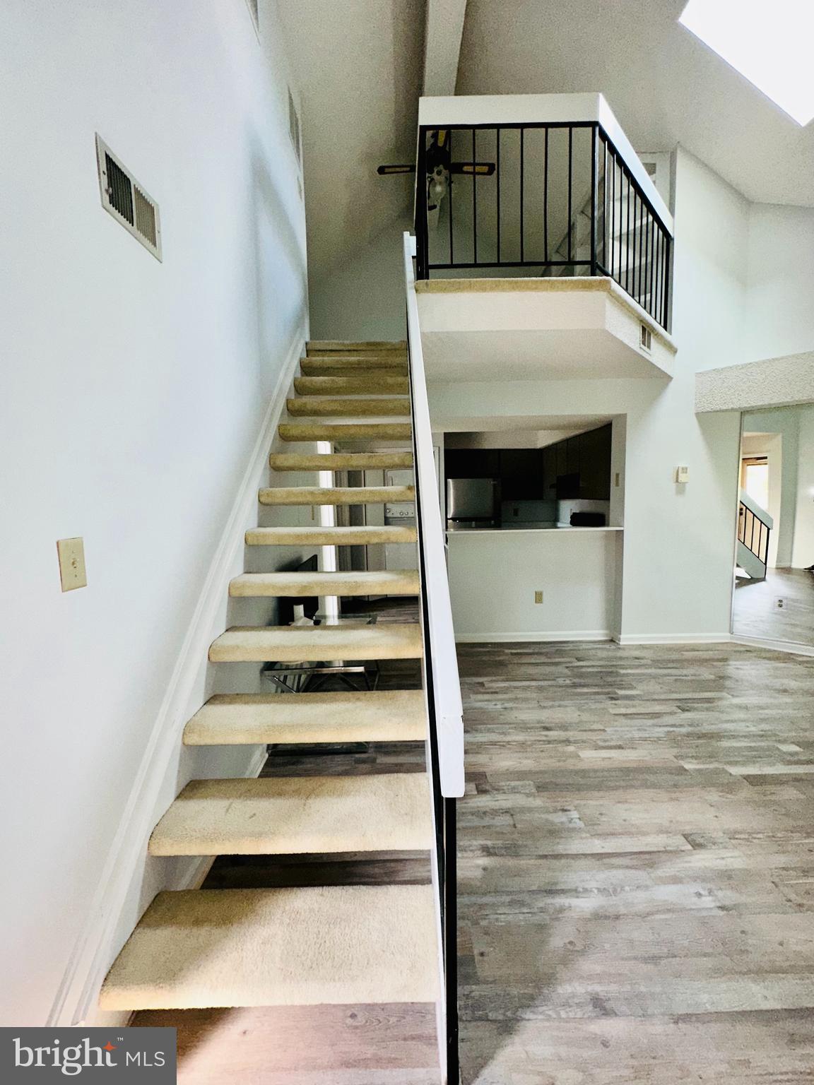 Real estate listing preview #14