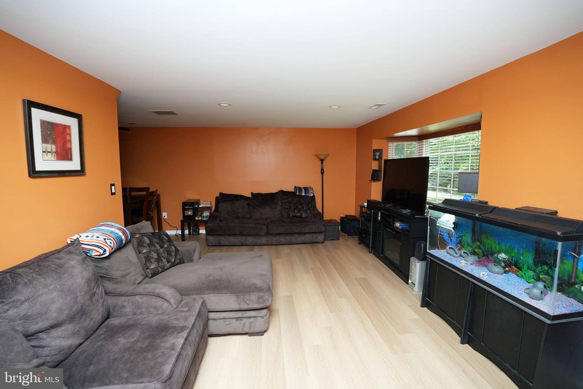 Real estate listing preview #6