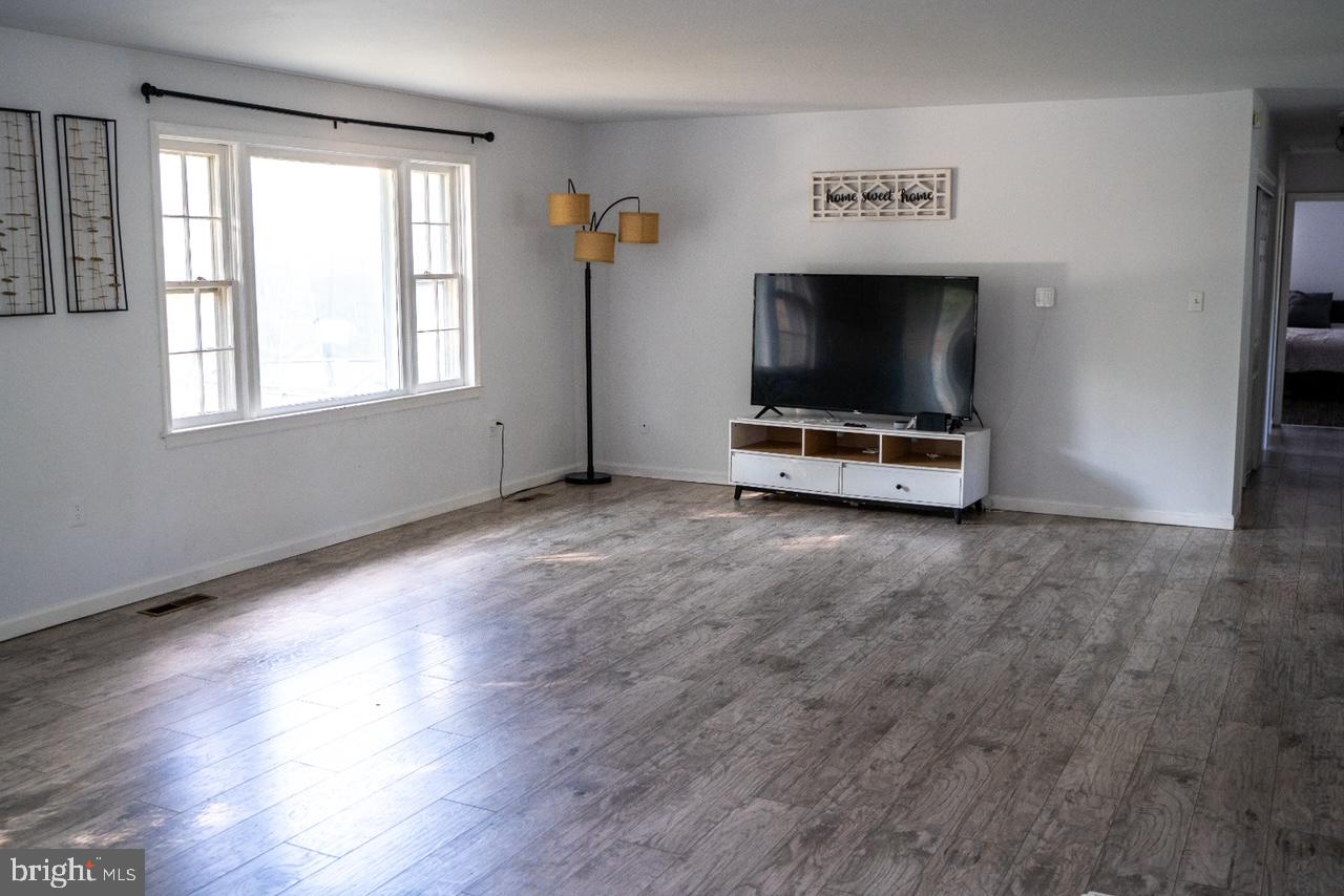 Real estate listing preview #8