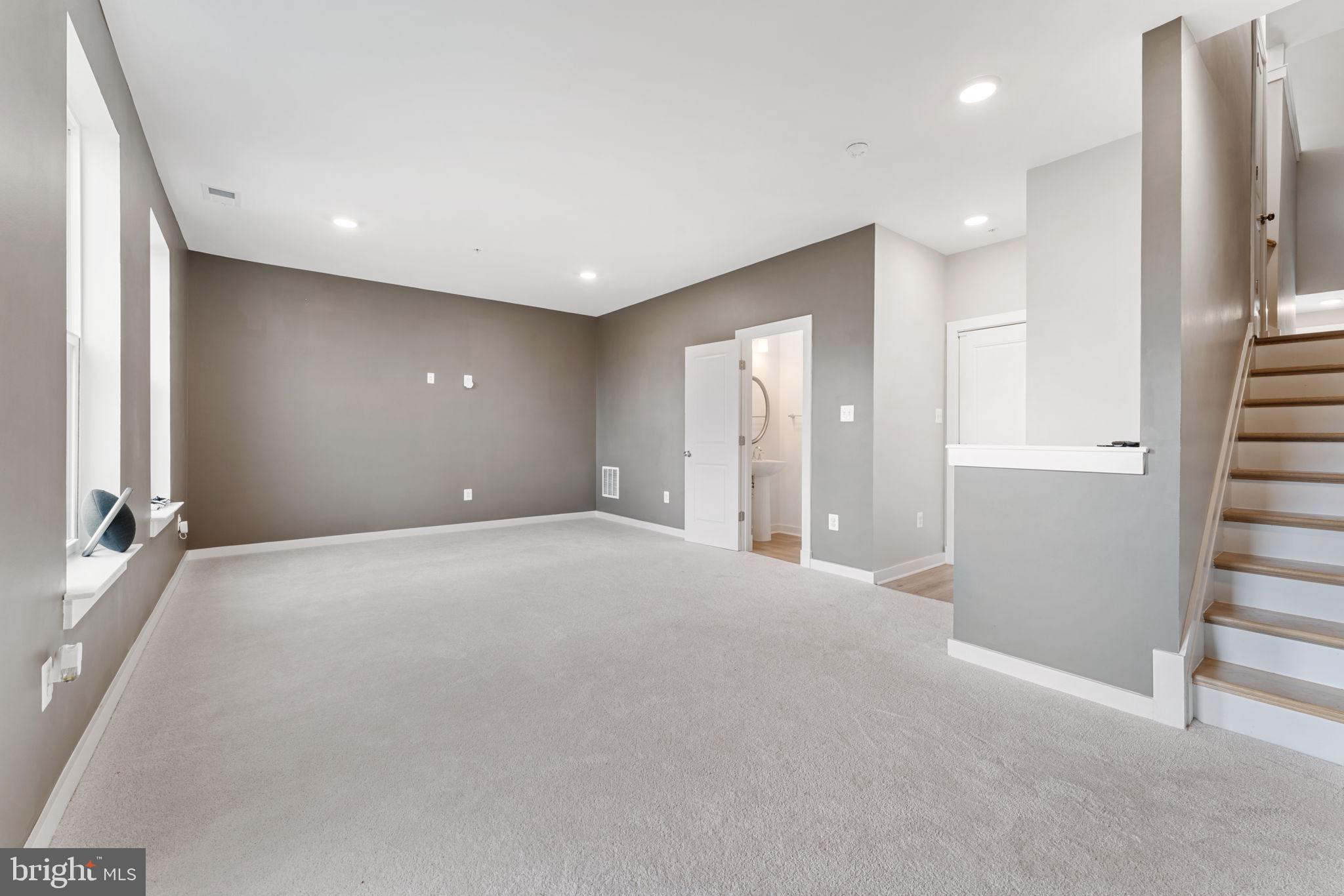 Real estate listing preview #24