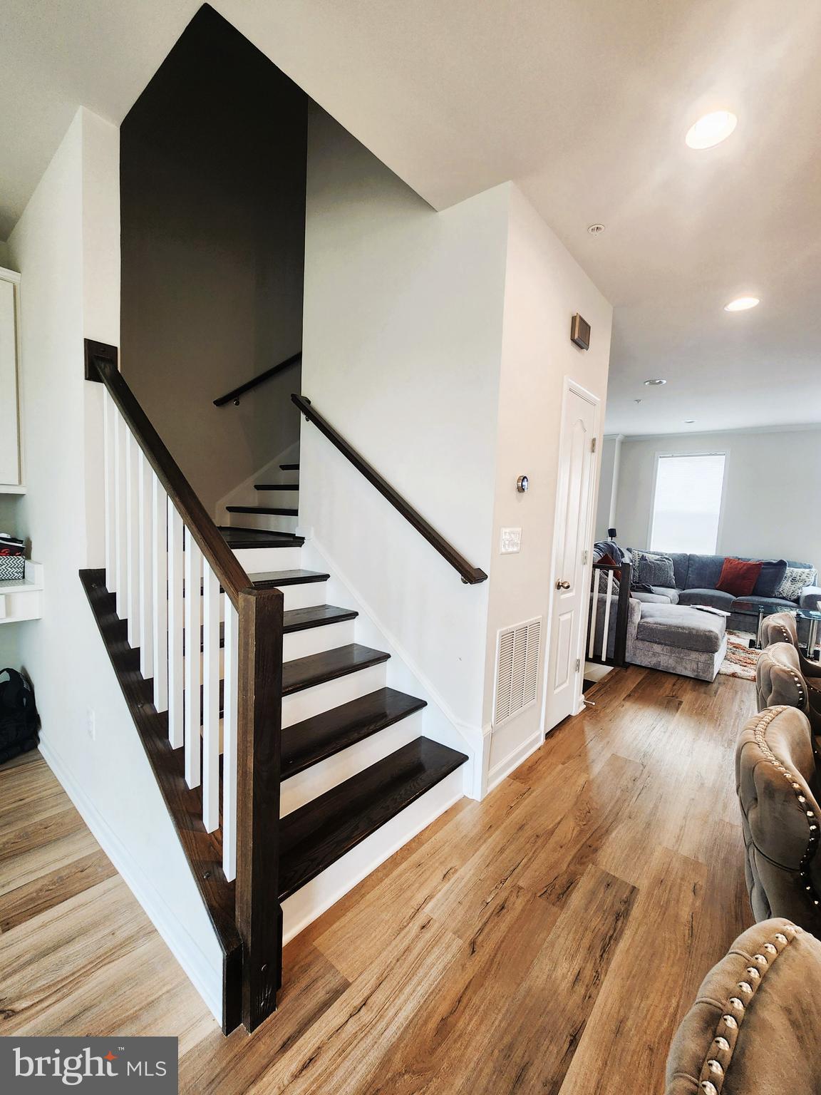 Real estate listing preview #11