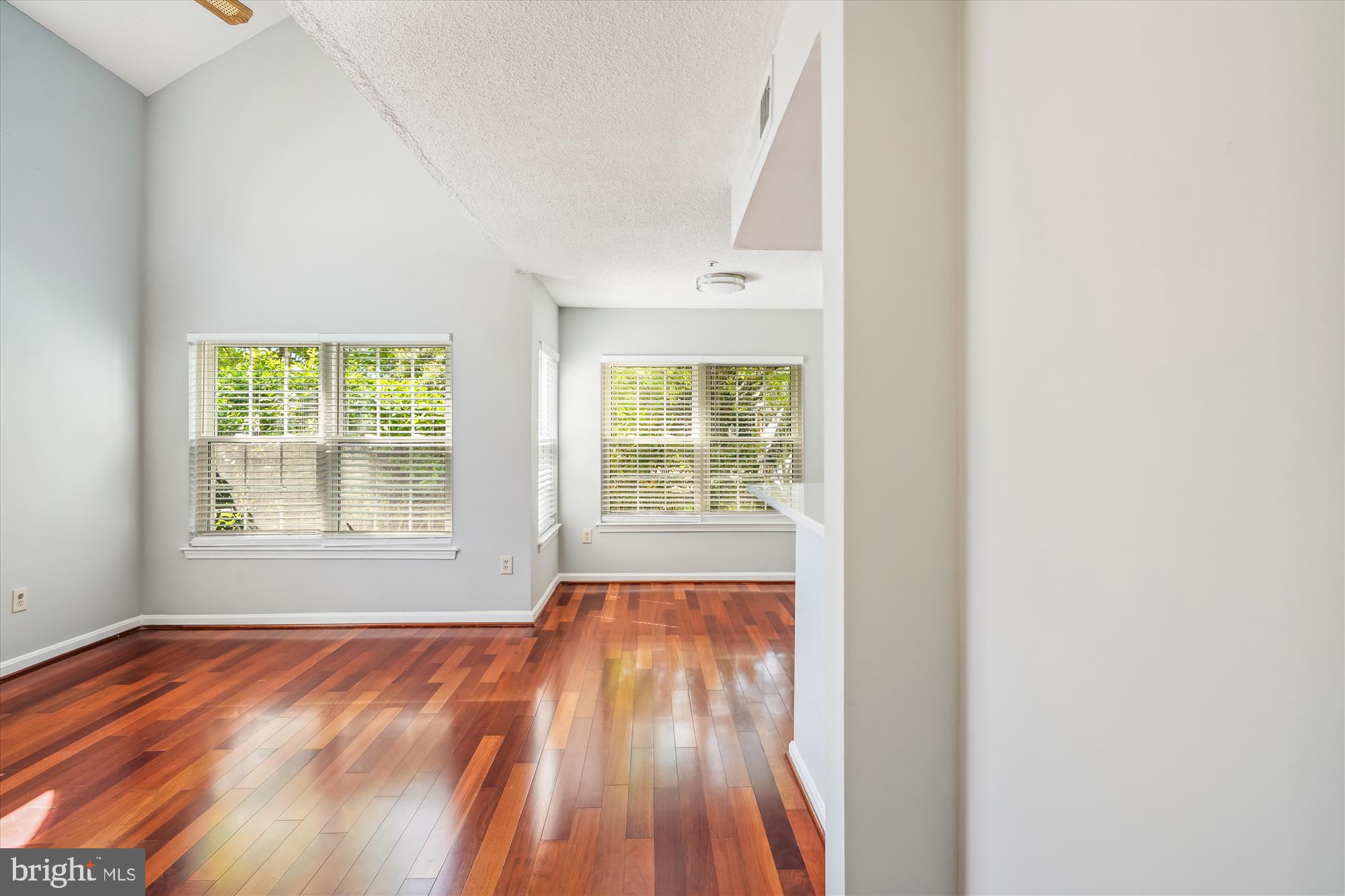 Real estate listing preview #12