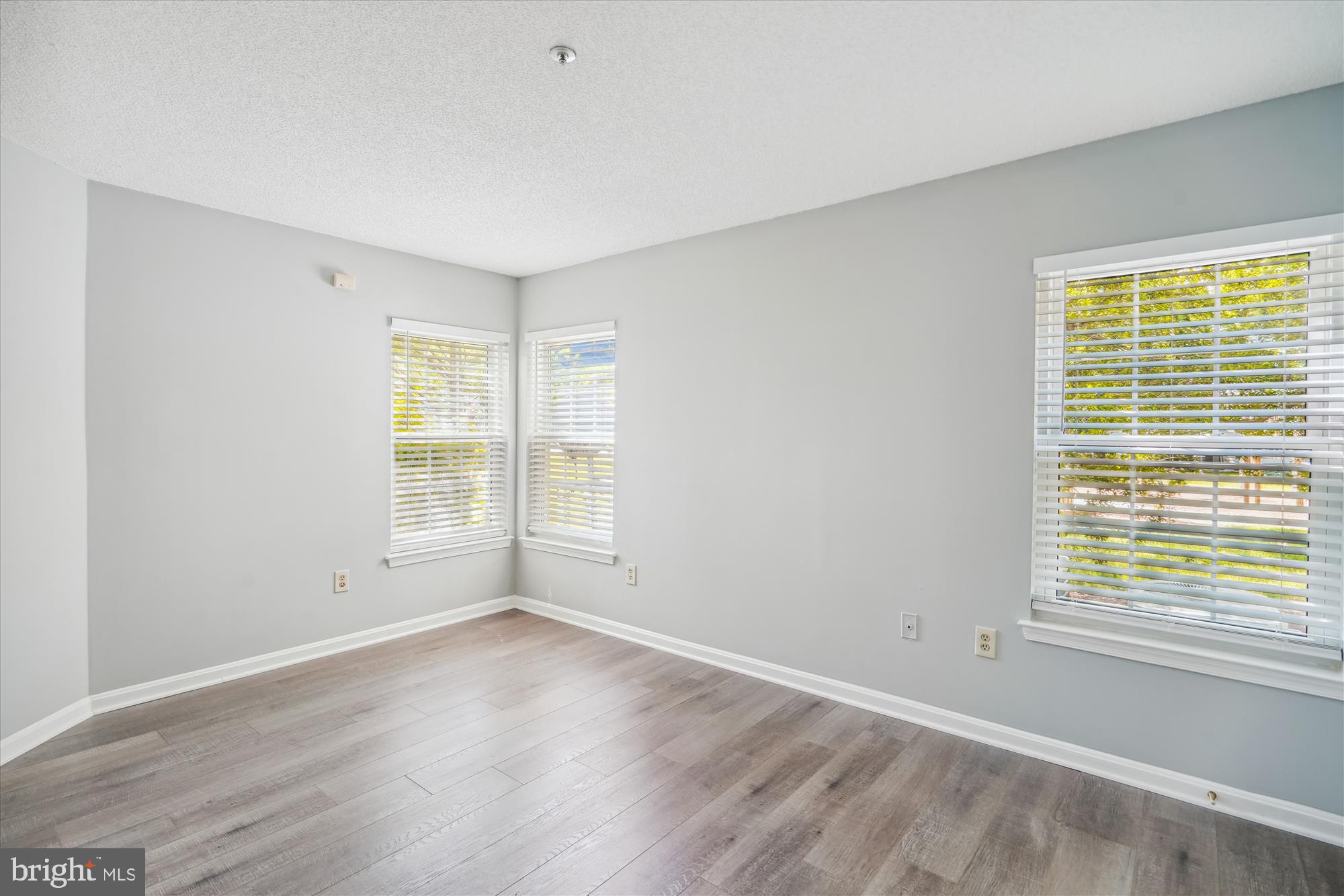 Real estate listing preview #18