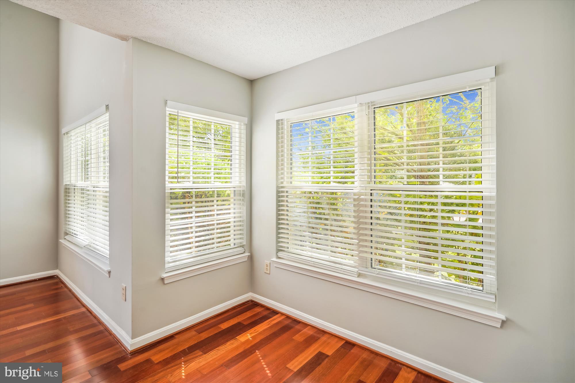 Real estate listing preview #11