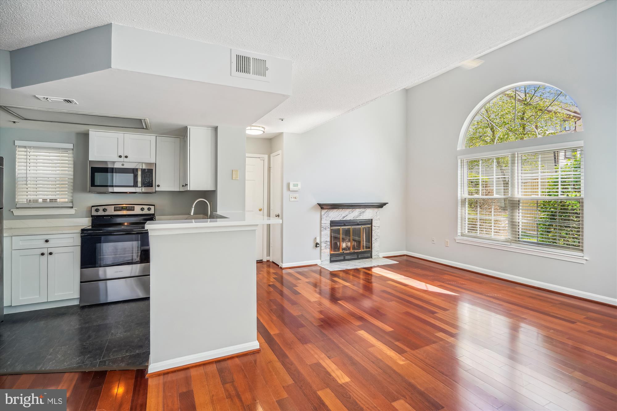 Real estate listing preview #14