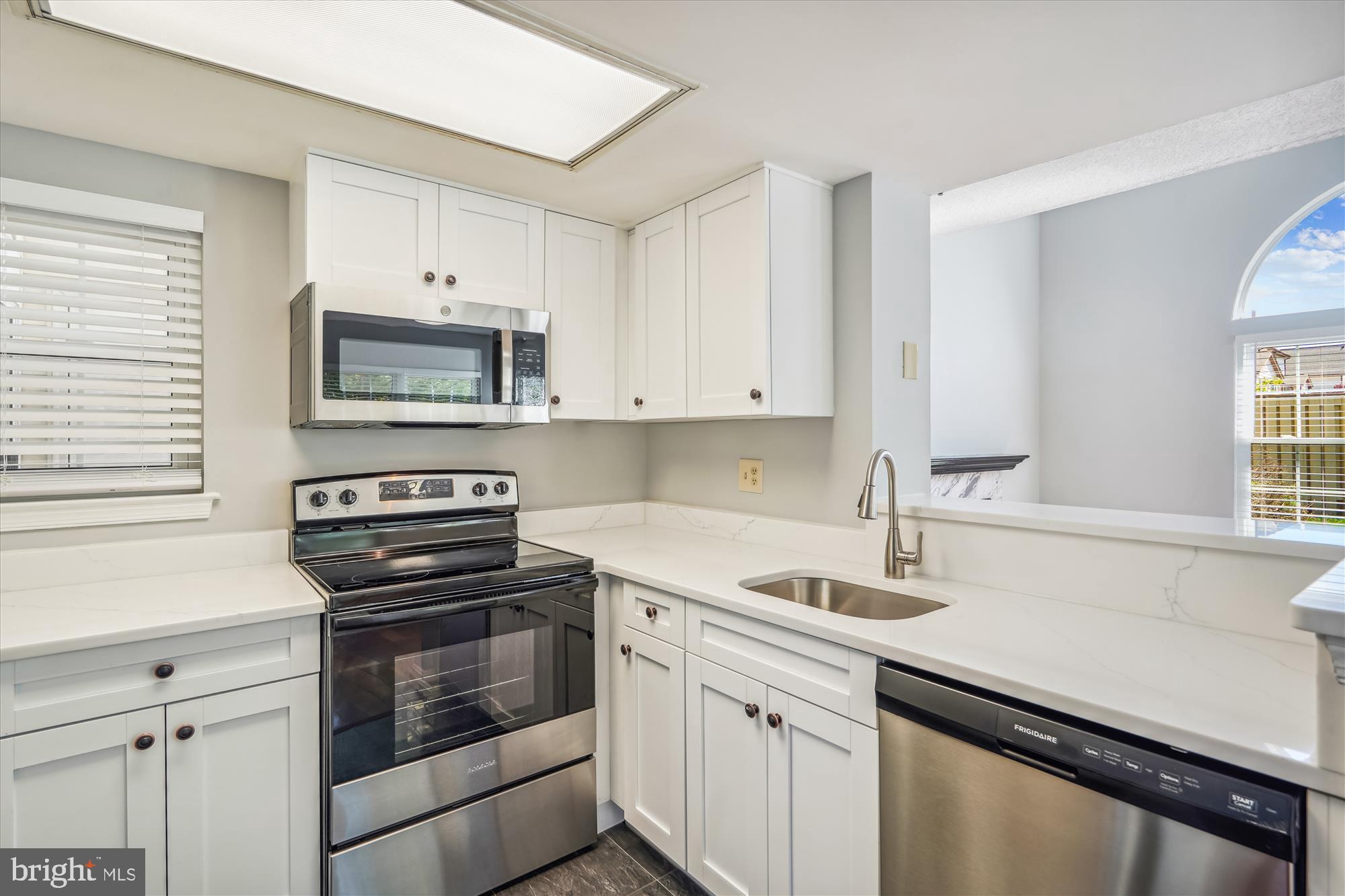 Real estate listing preview #16