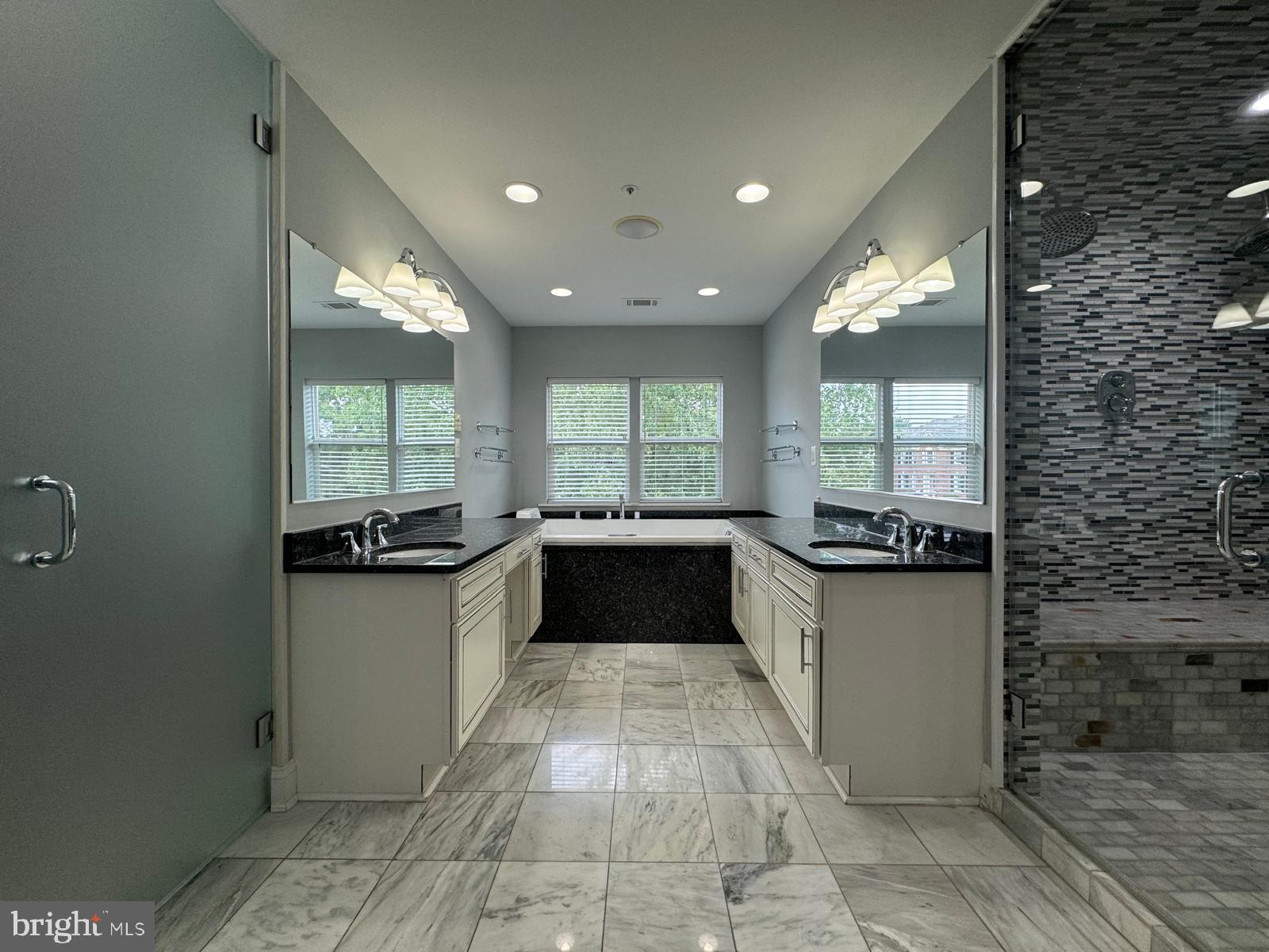 Real estate listing preview #12