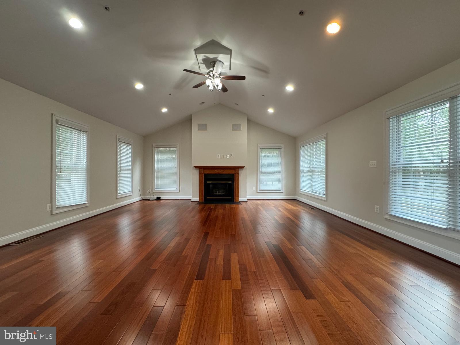 Real estate listing preview #2