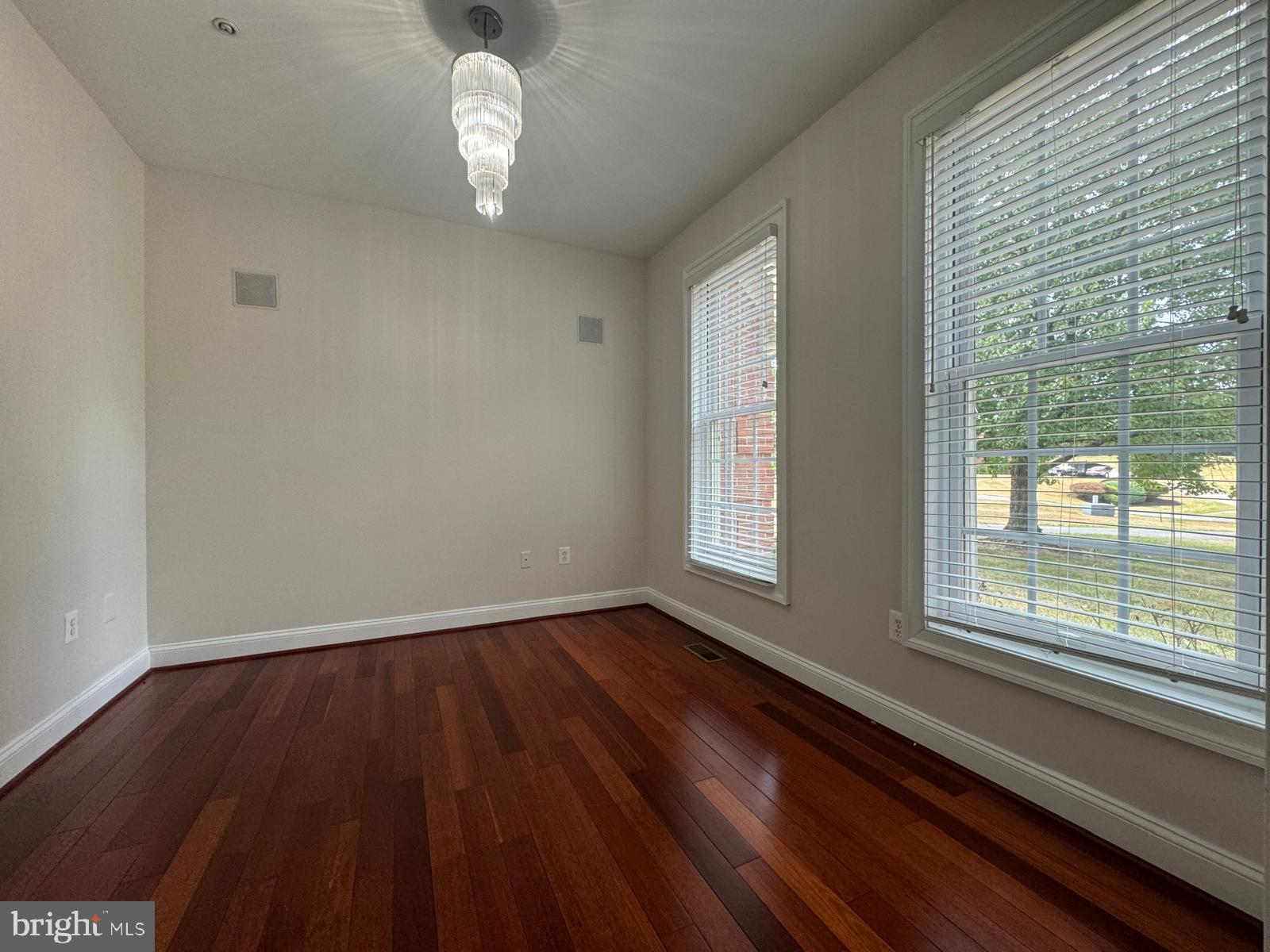 Real estate listing preview #7