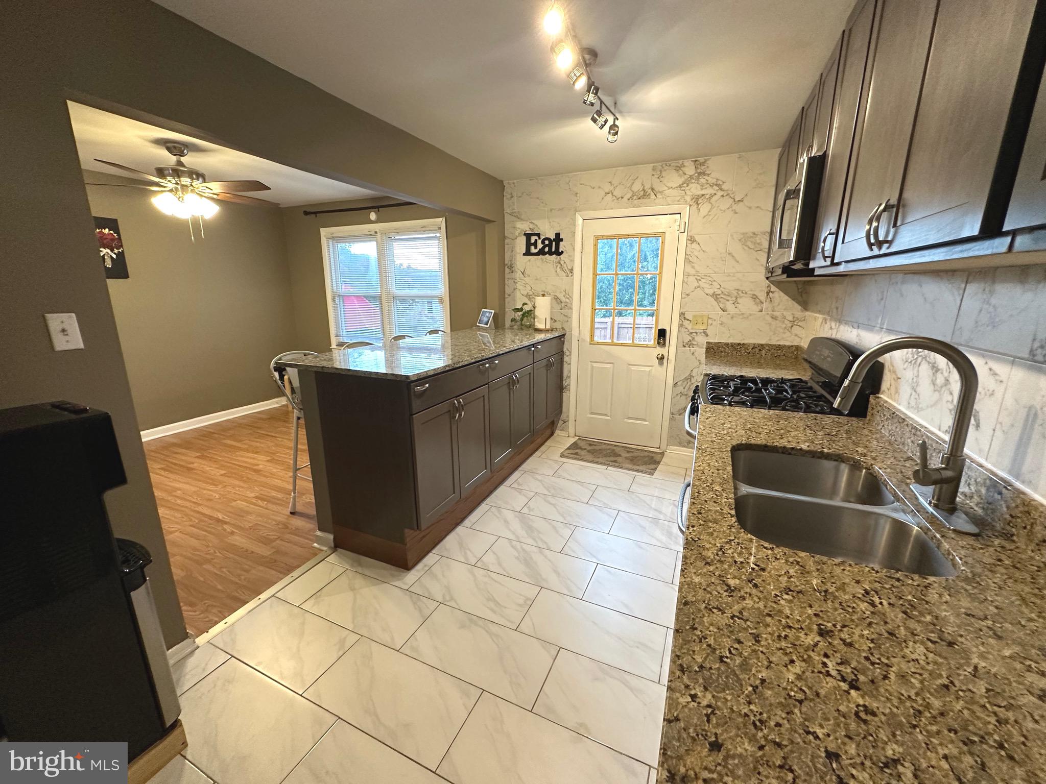 Real estate listing preview #6