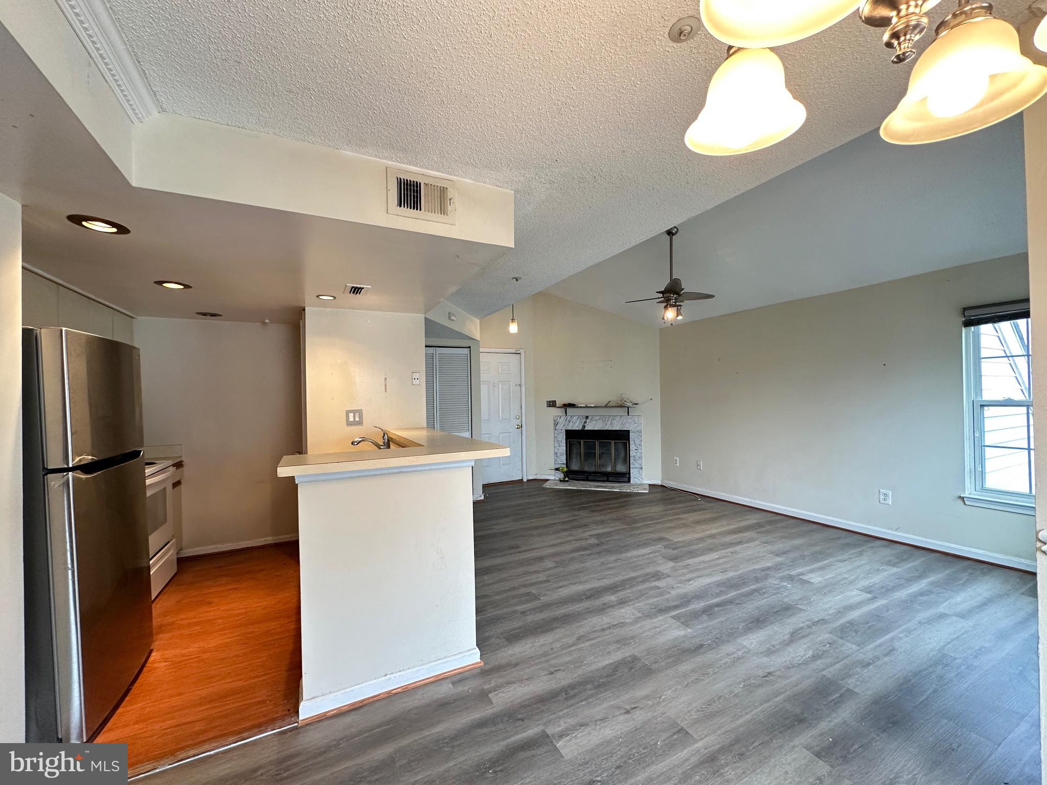 Real estate listing preview #10