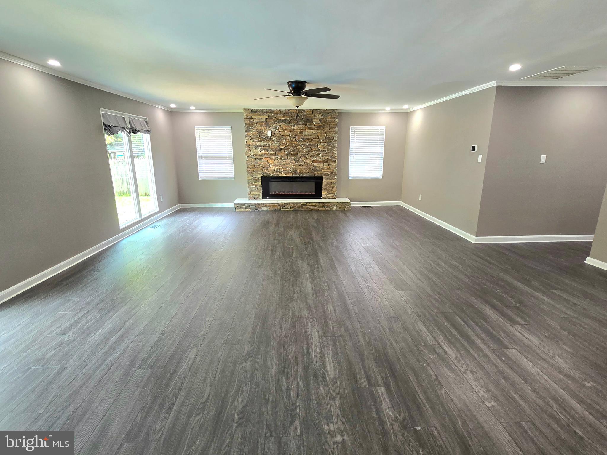 Real estate listing preview #6