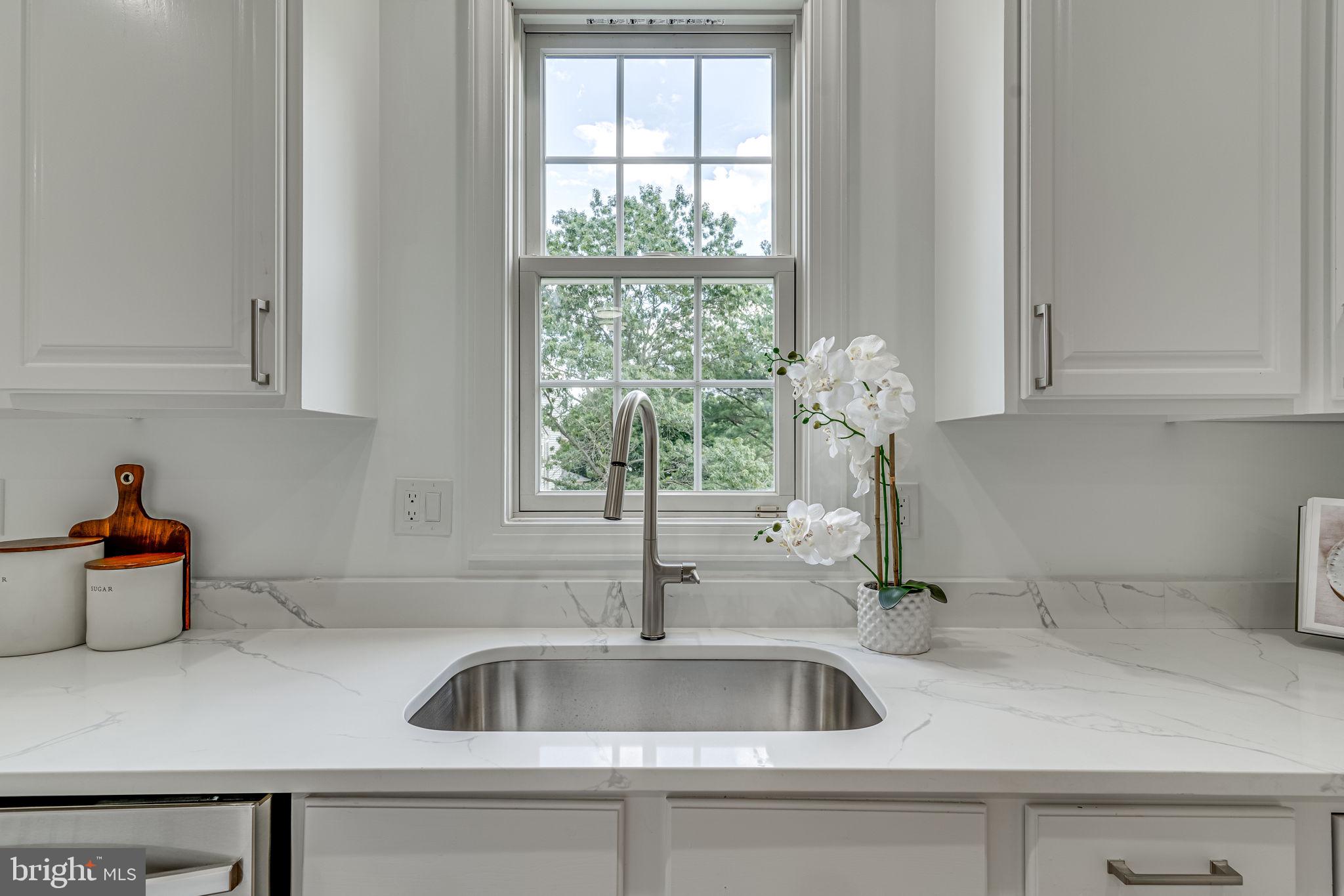 Real estate listing preview #8