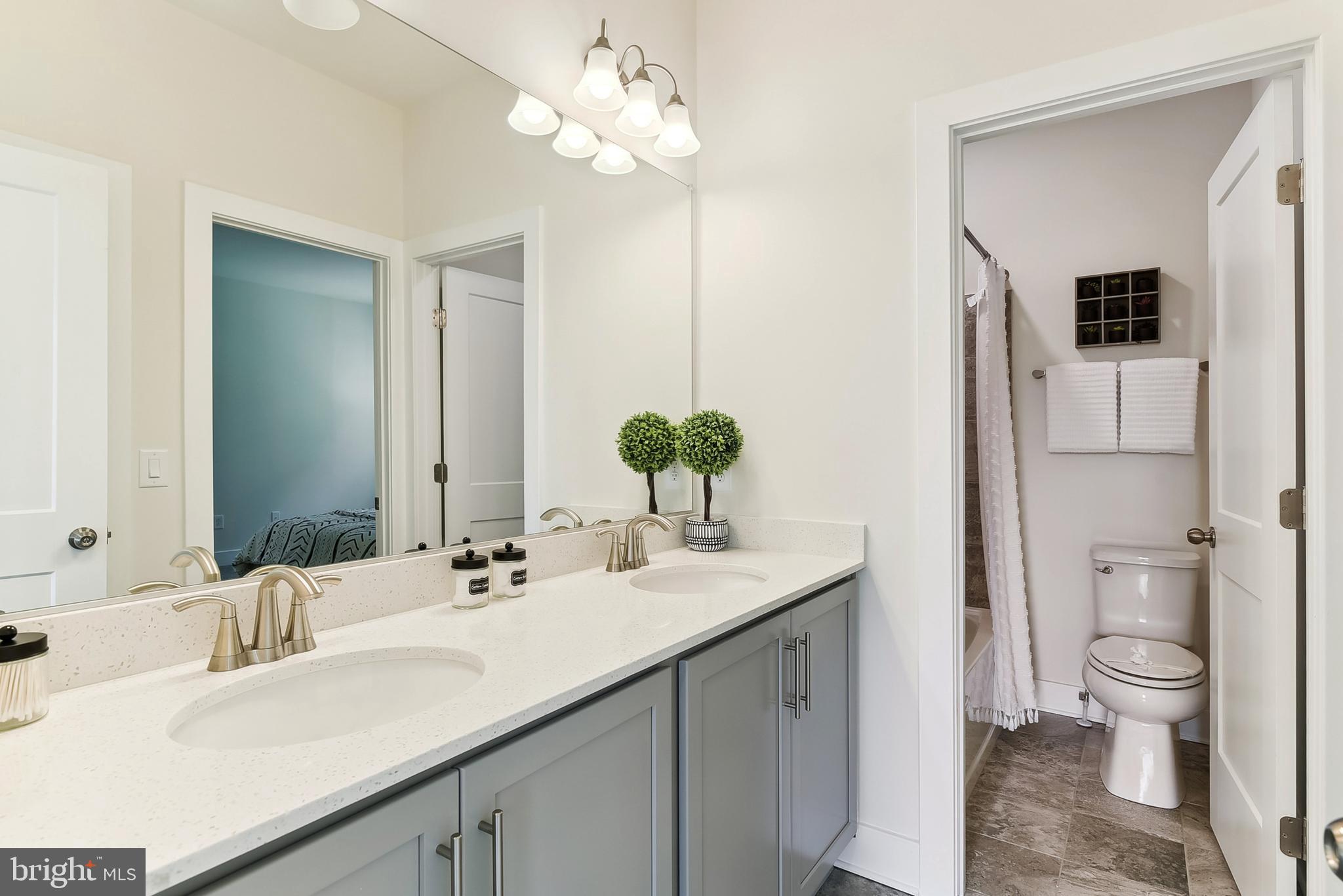 Real estate listing preview #24