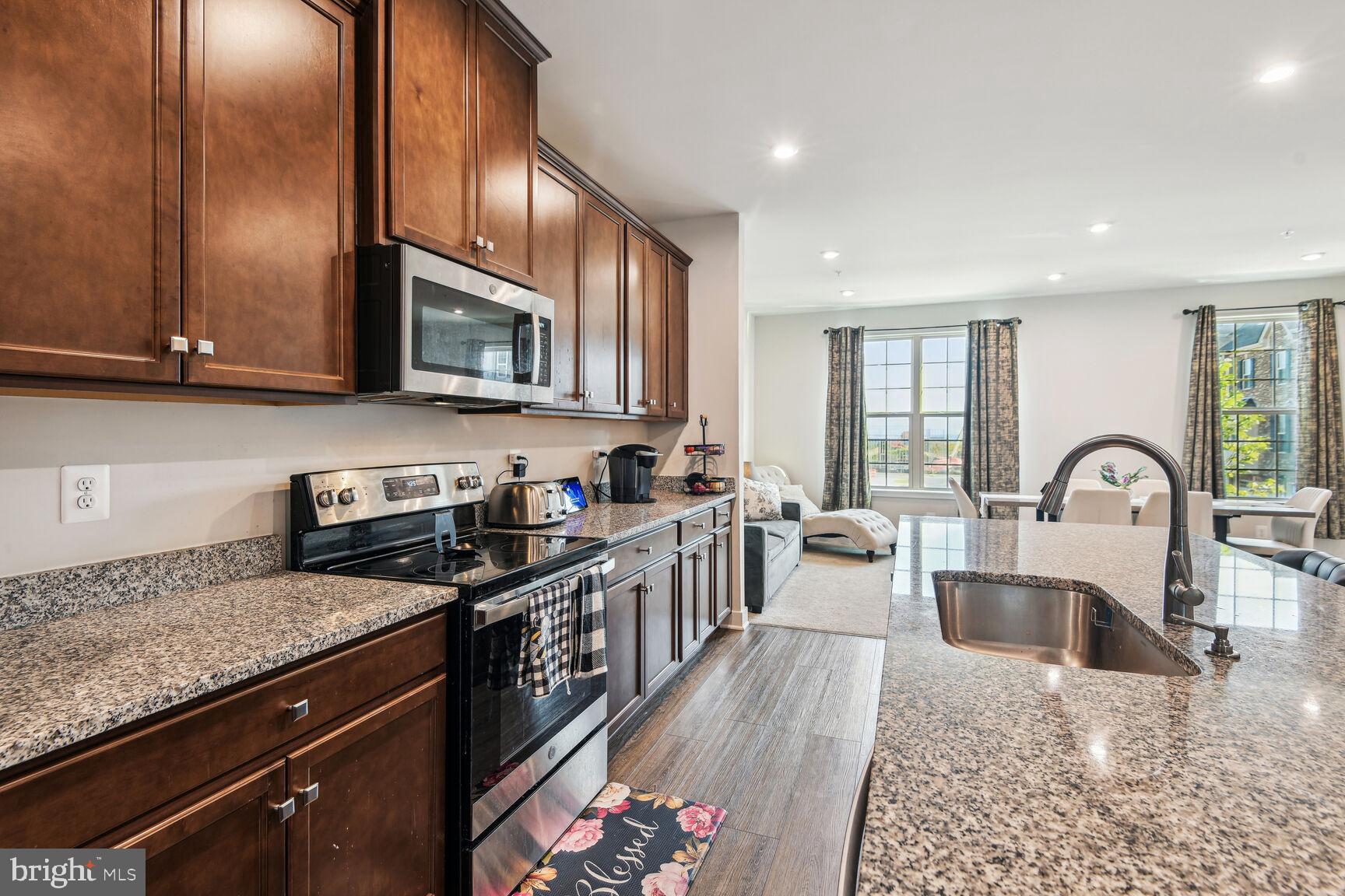 Real estate listing preview #4