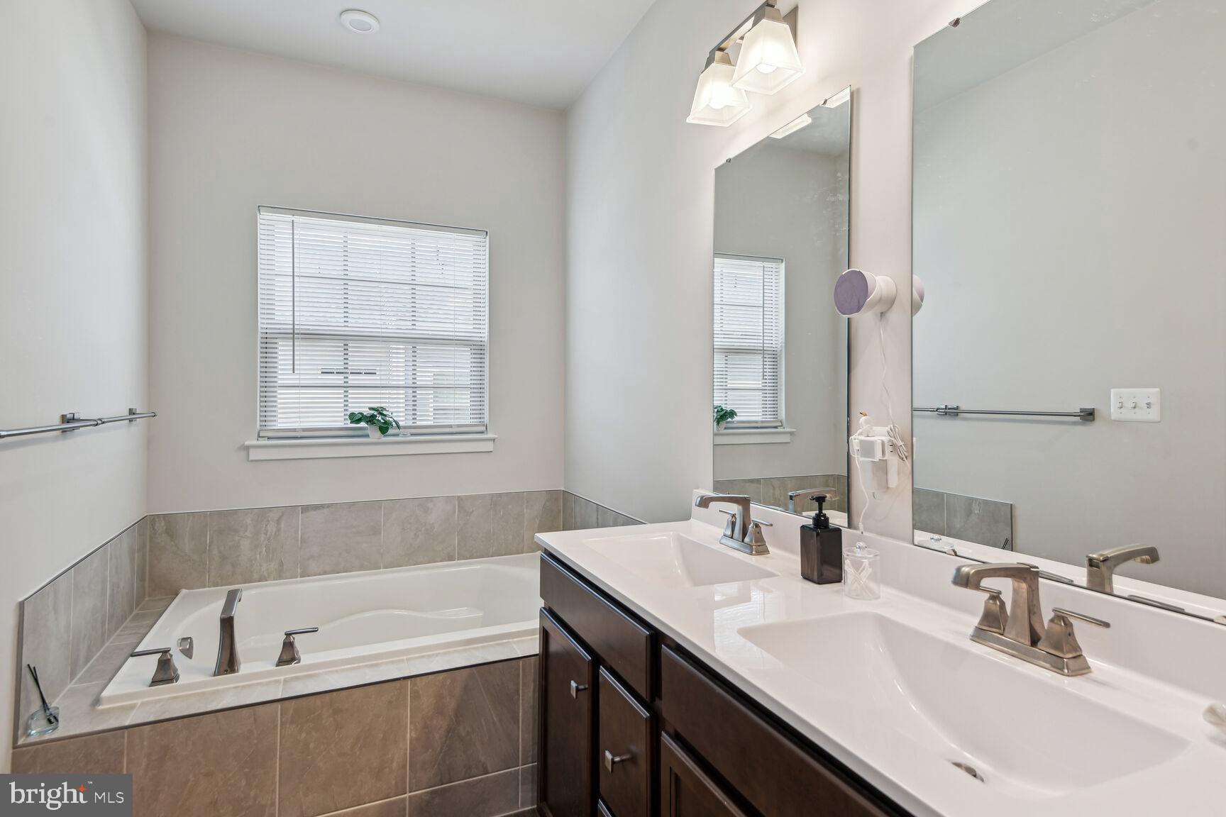 Real estate listing preview #13