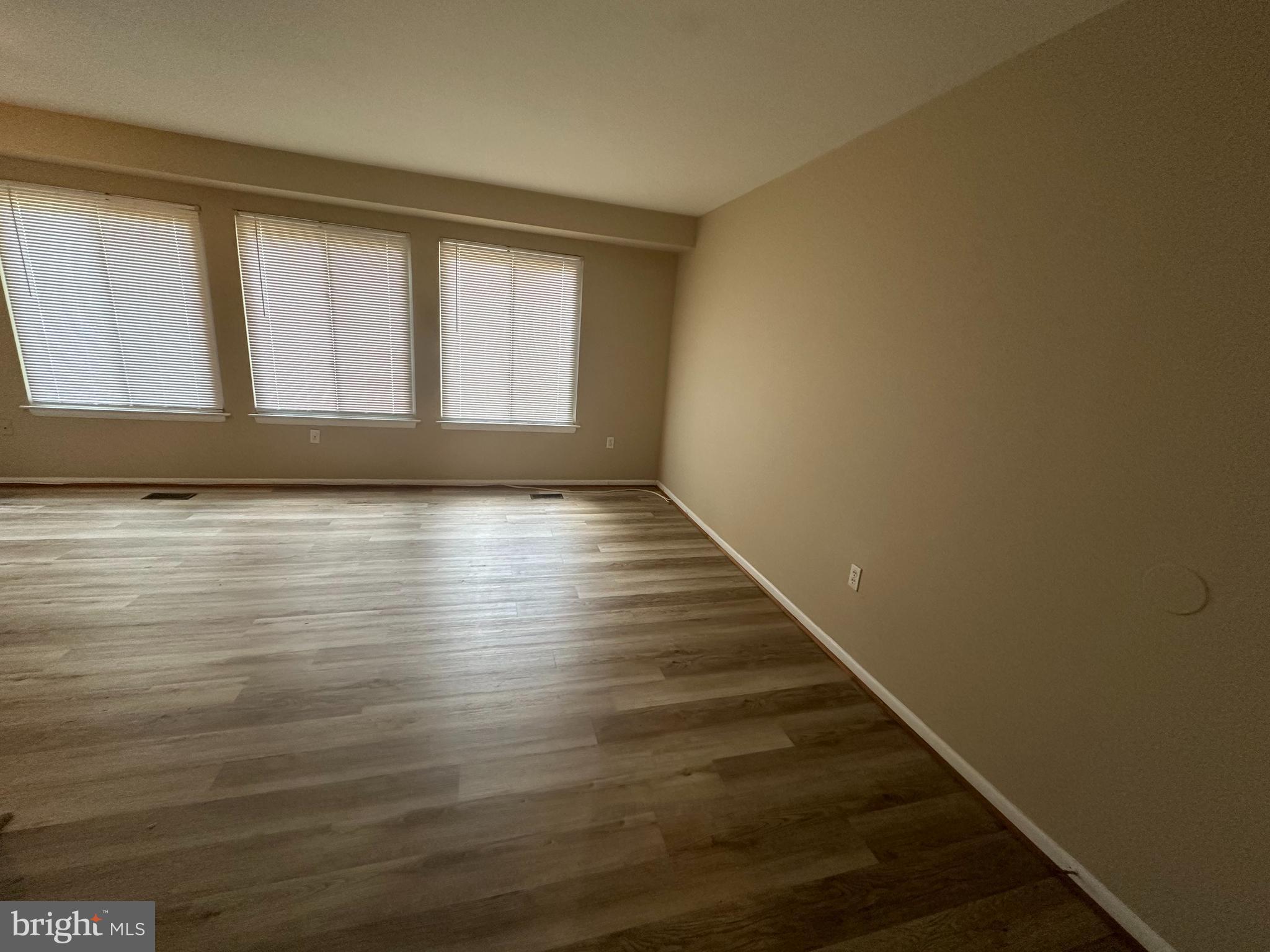 Real estate listing preview #8