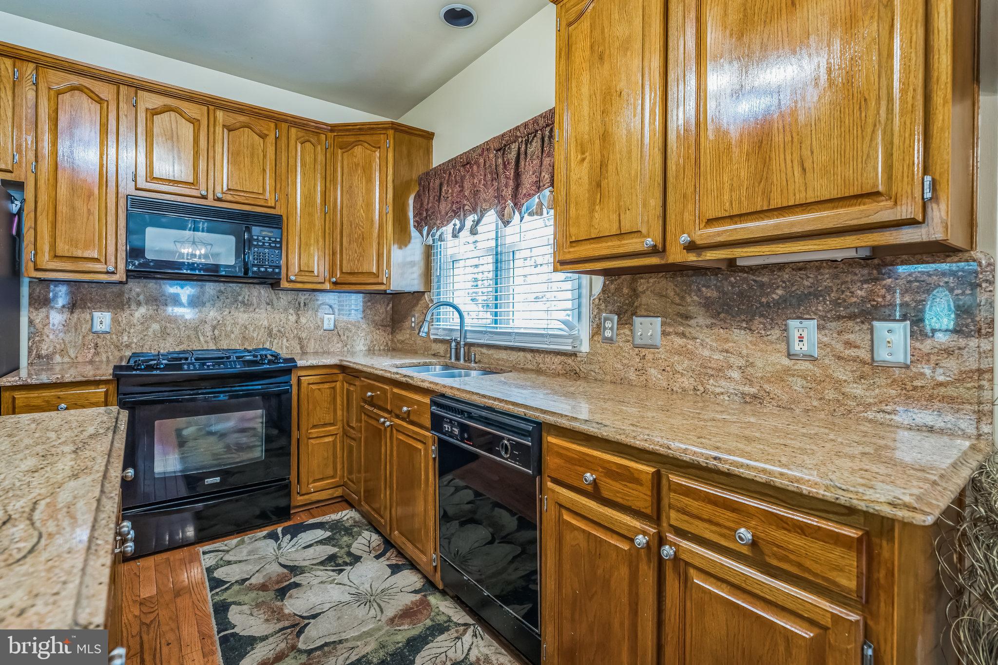 Real estate listing preview #8