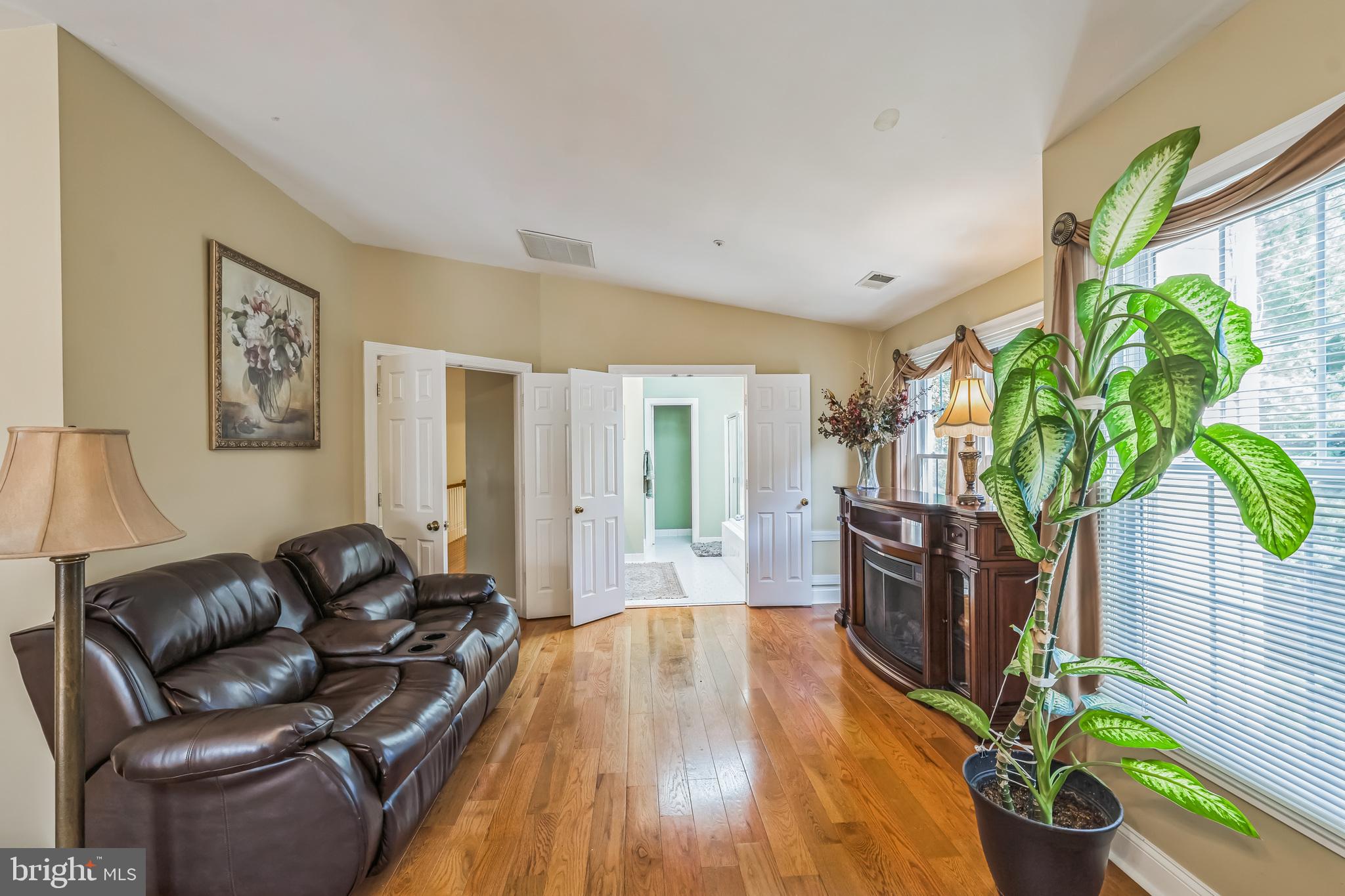 Real estate listing preview #24