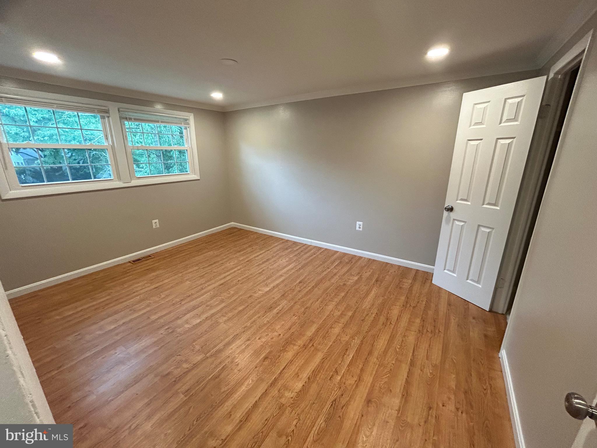 Real estate listing preview #12