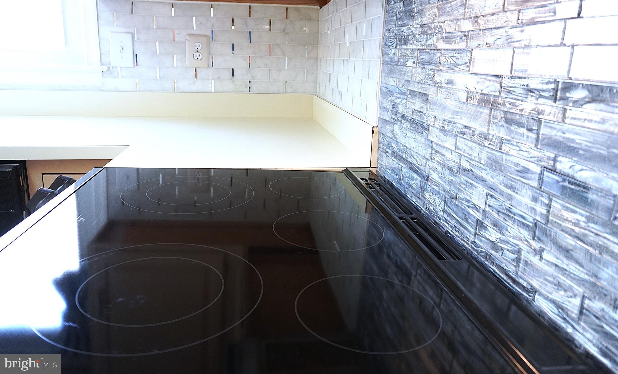 Real estate listing preview #8