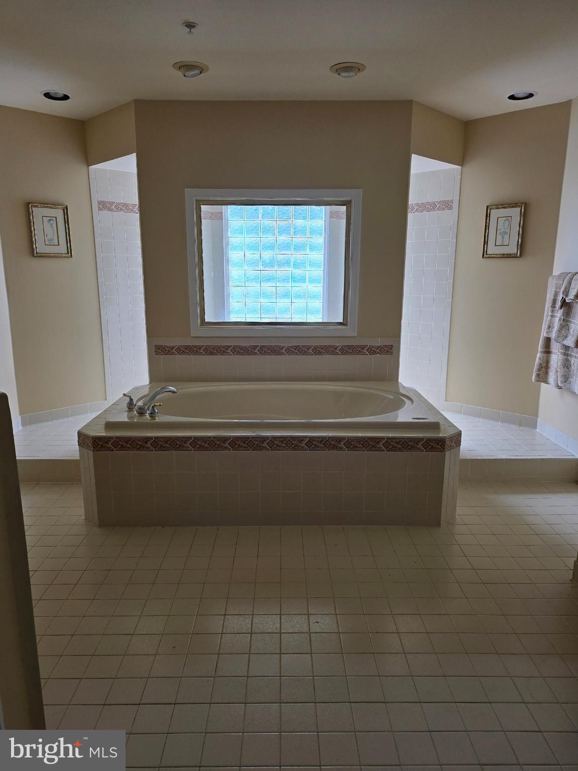 Real estate listing preview #16