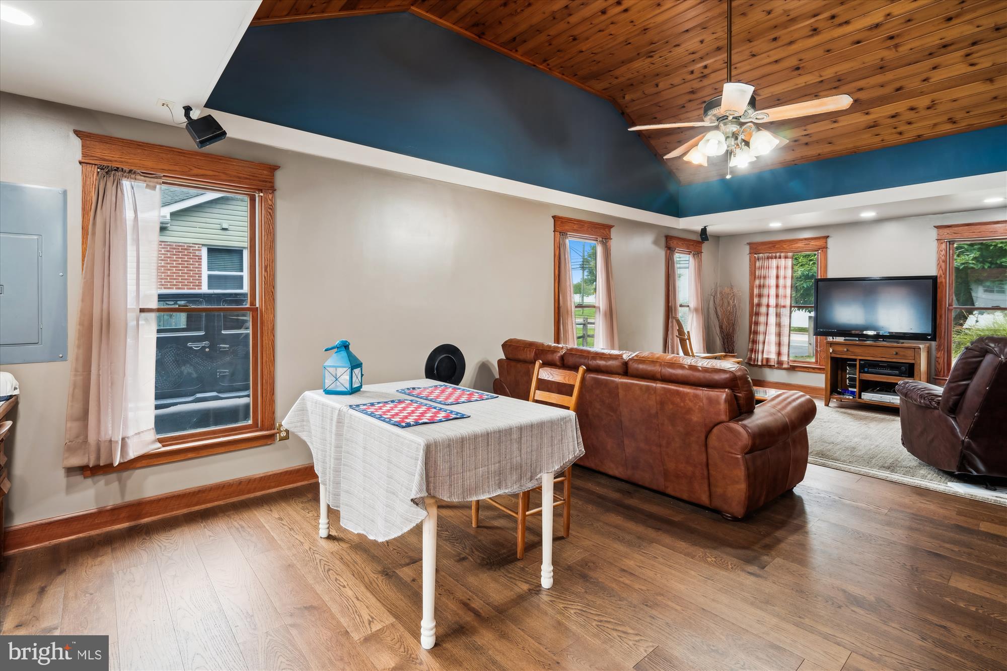 Real estate listing preview #12