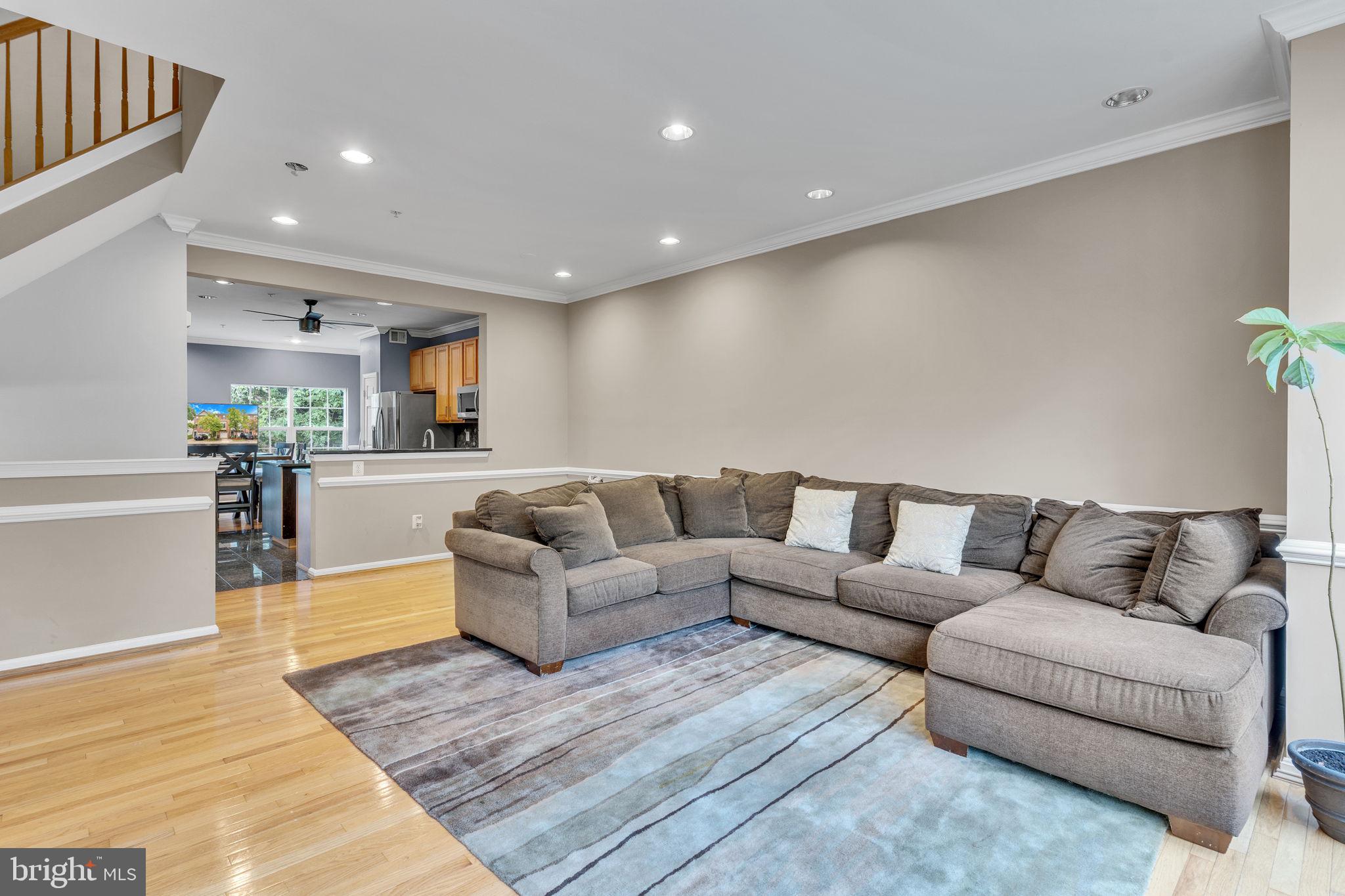 Real estate listing preview #12