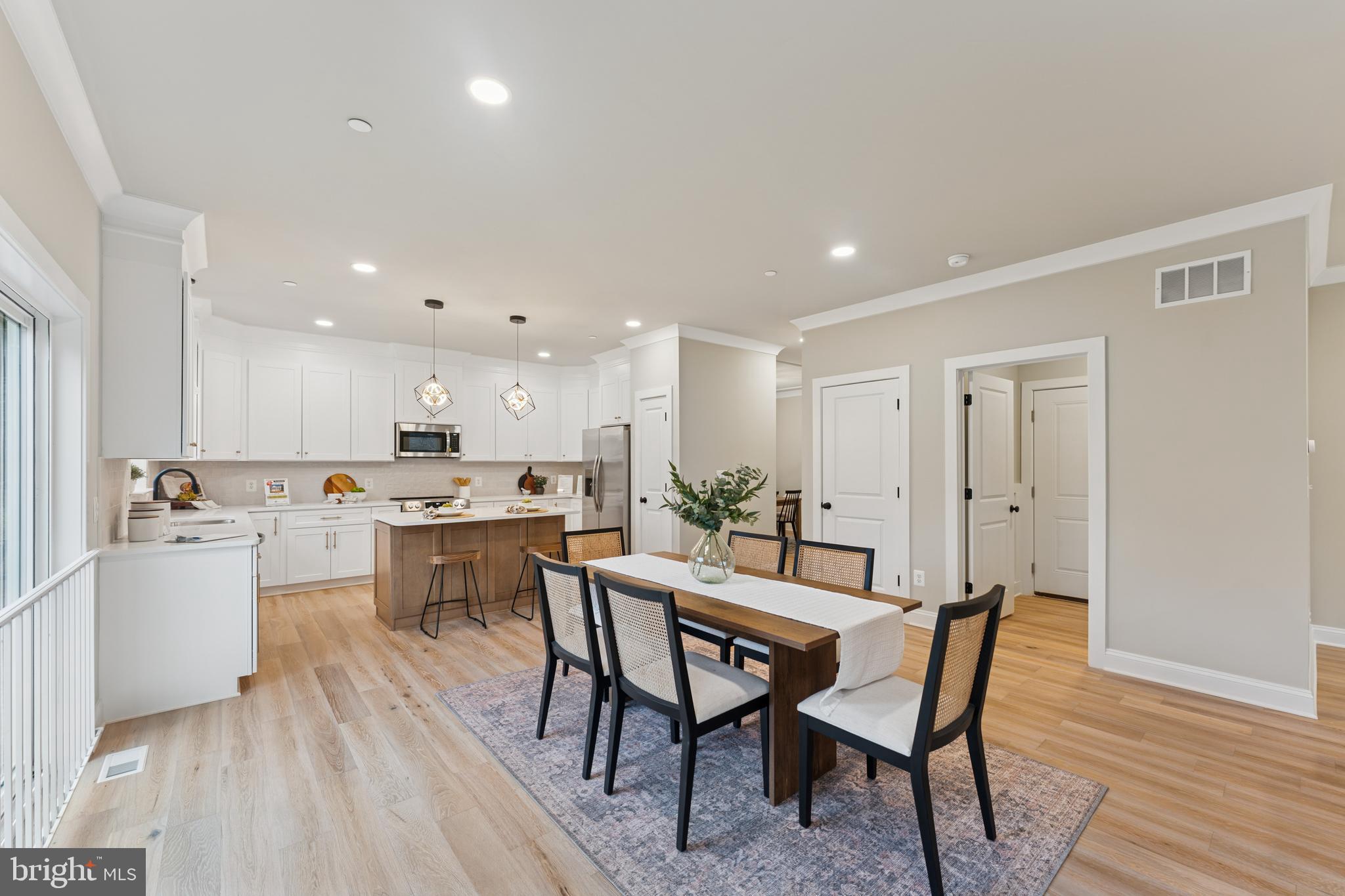 Real estate listing preview #8