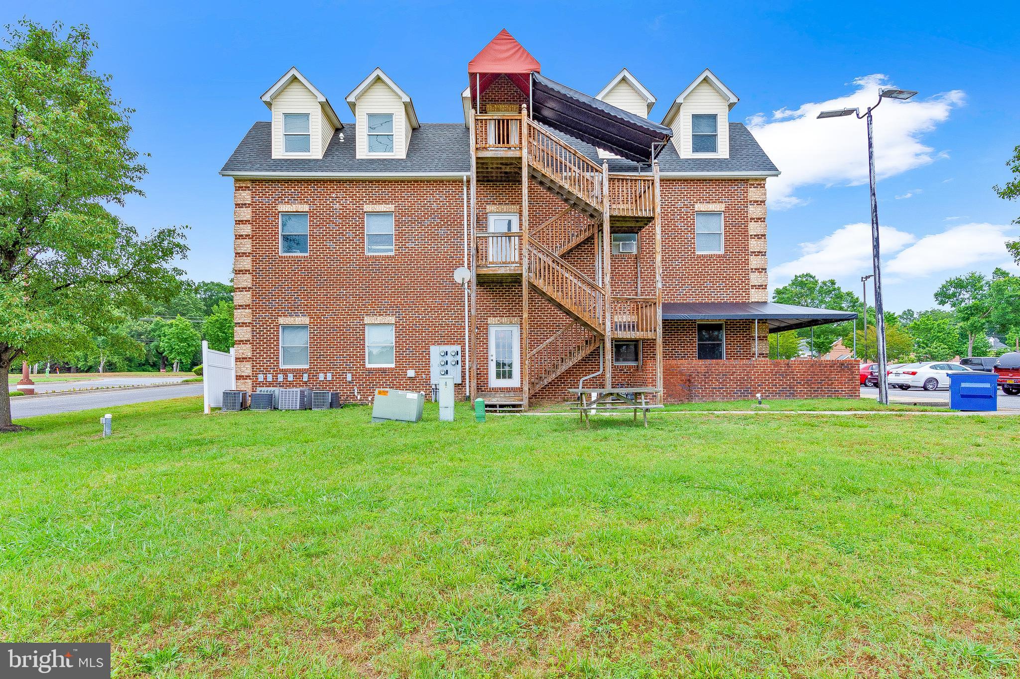 Real estate listing preview #16