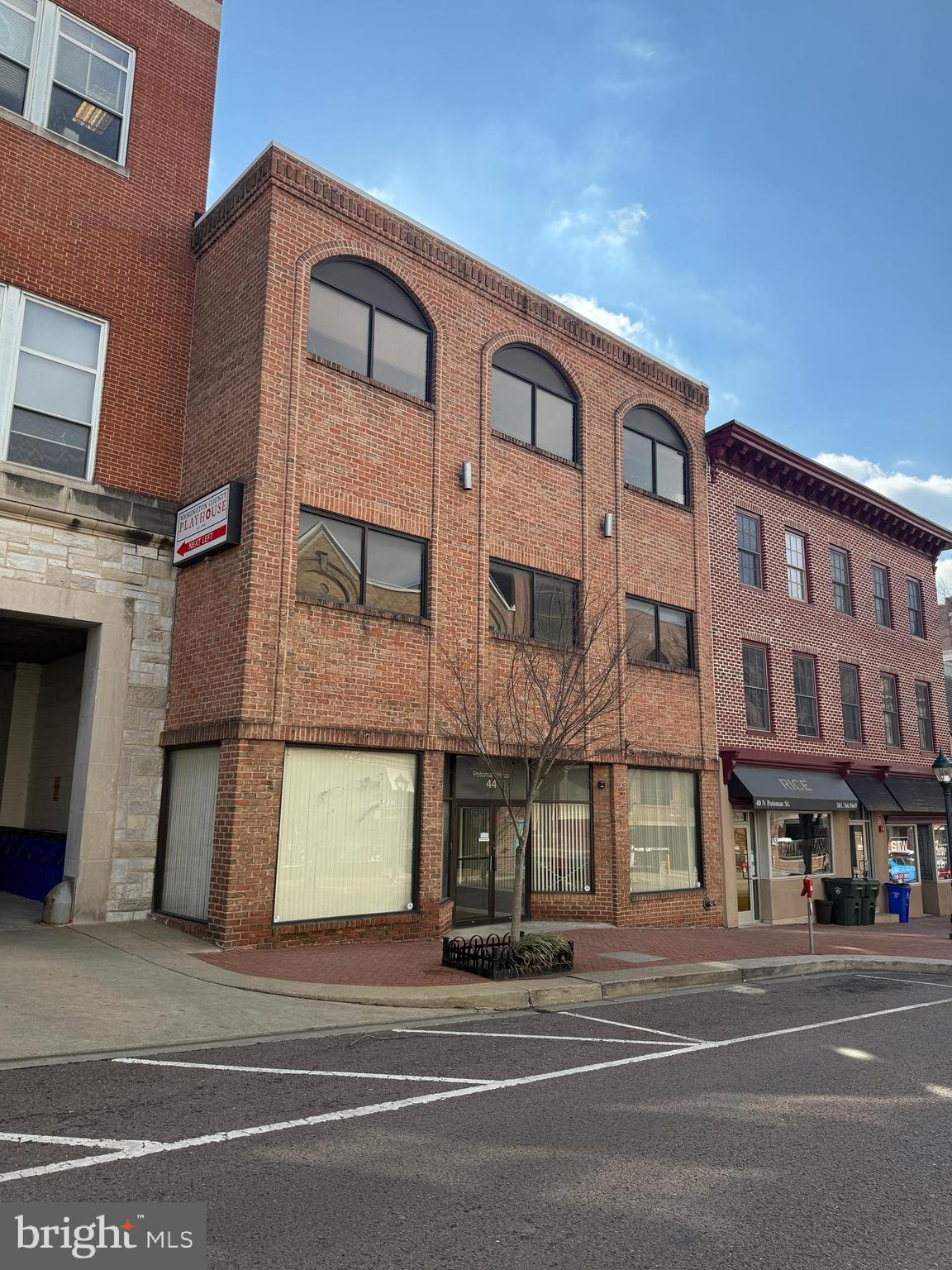 Real estate listing preview #2