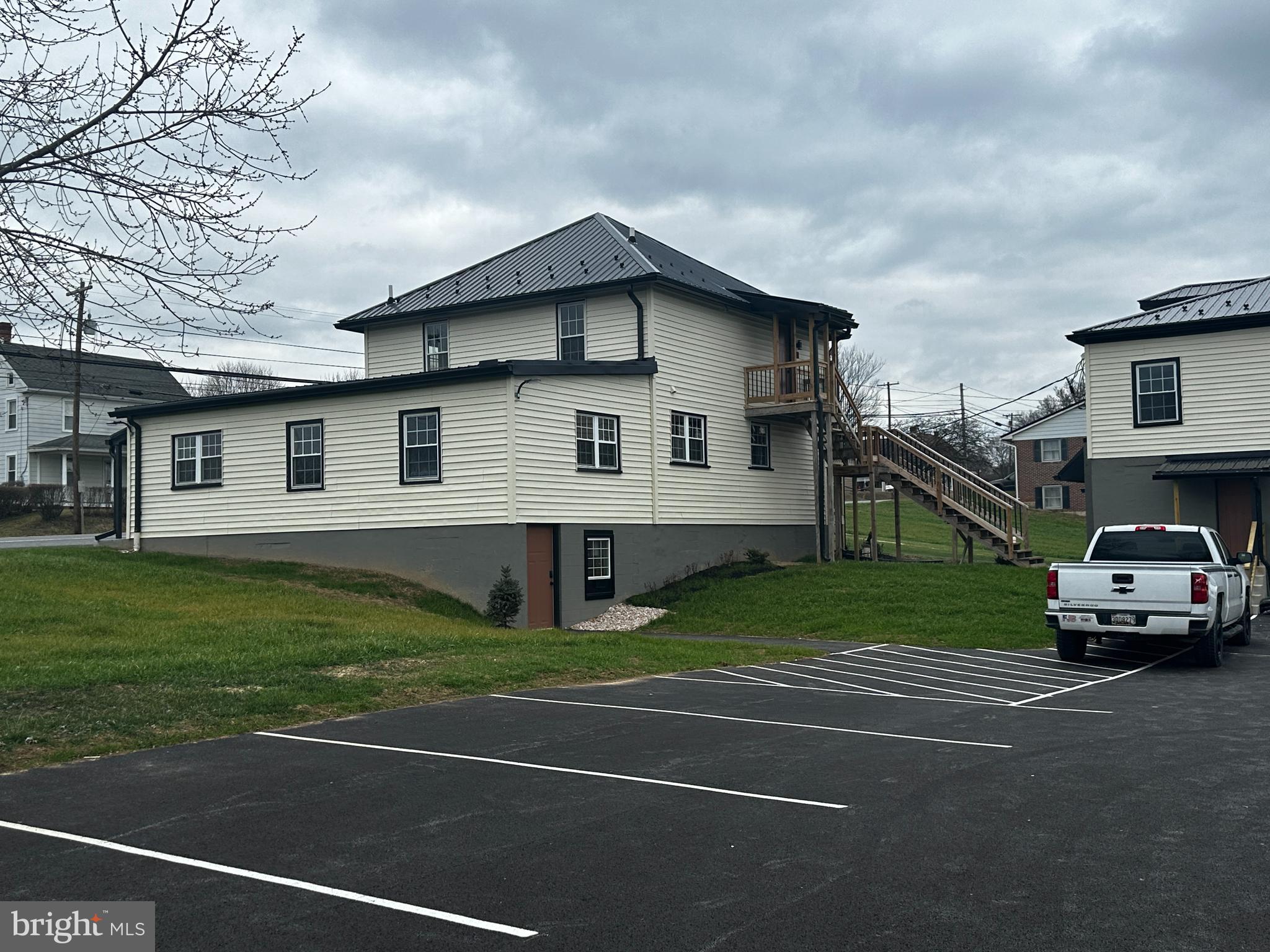 Real estate listing preview #12