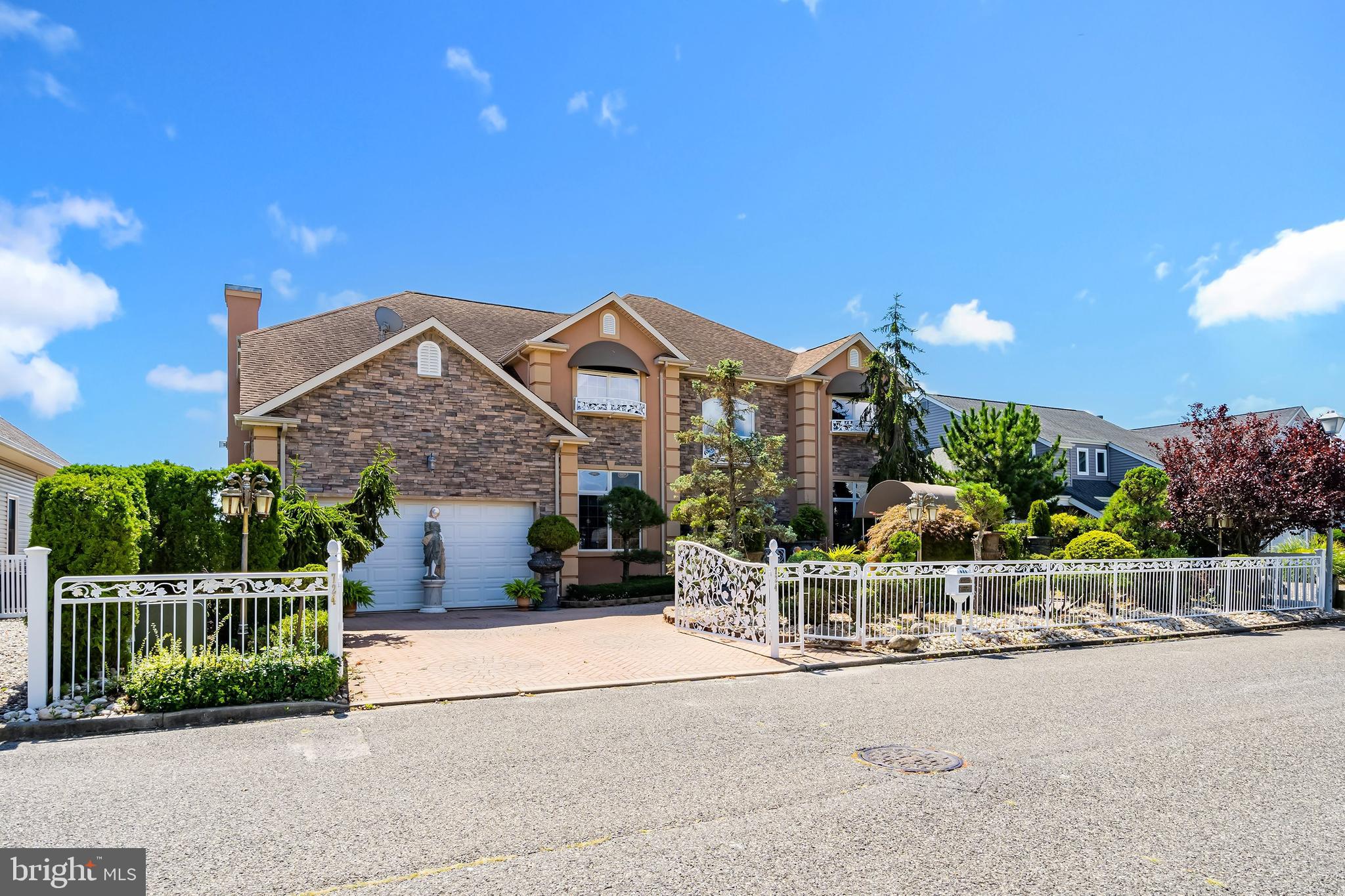 Real estate listing preview #4