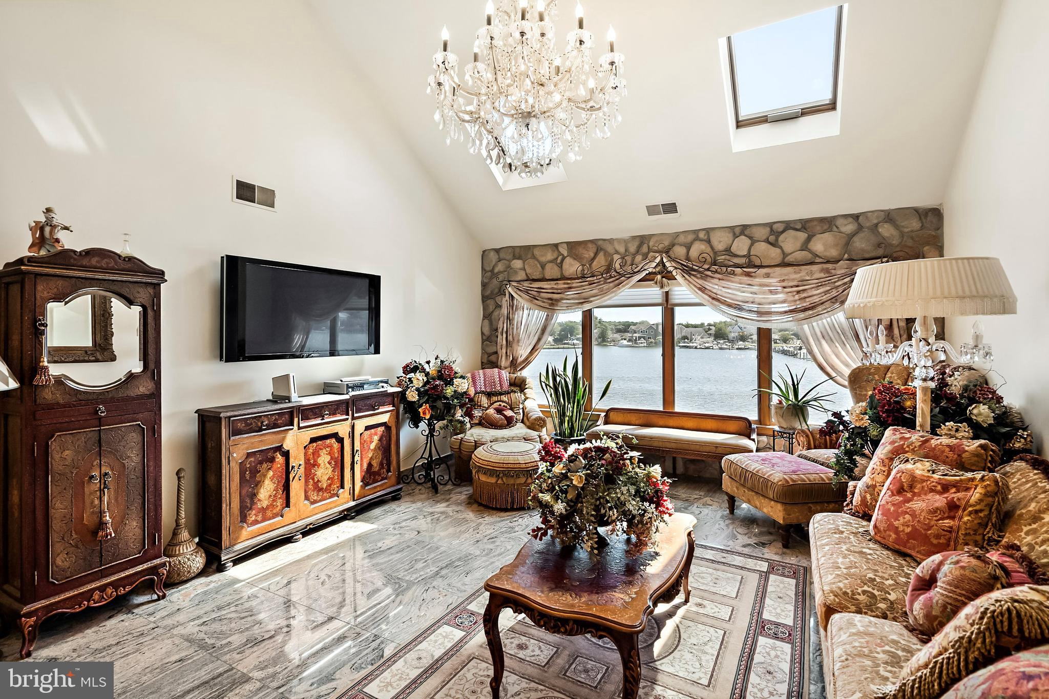 Real estate listing preview #24