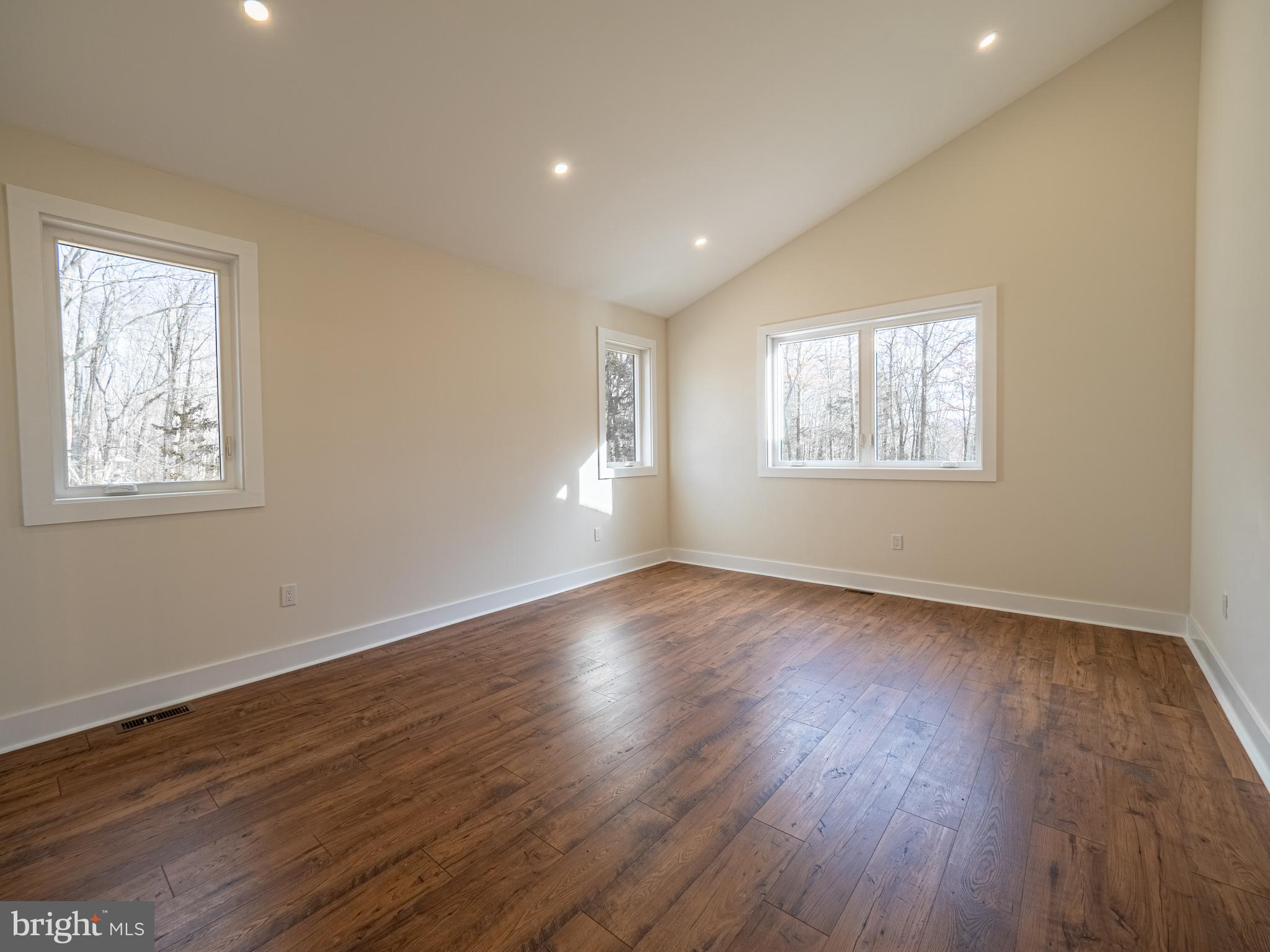 Real estate listing preview #24