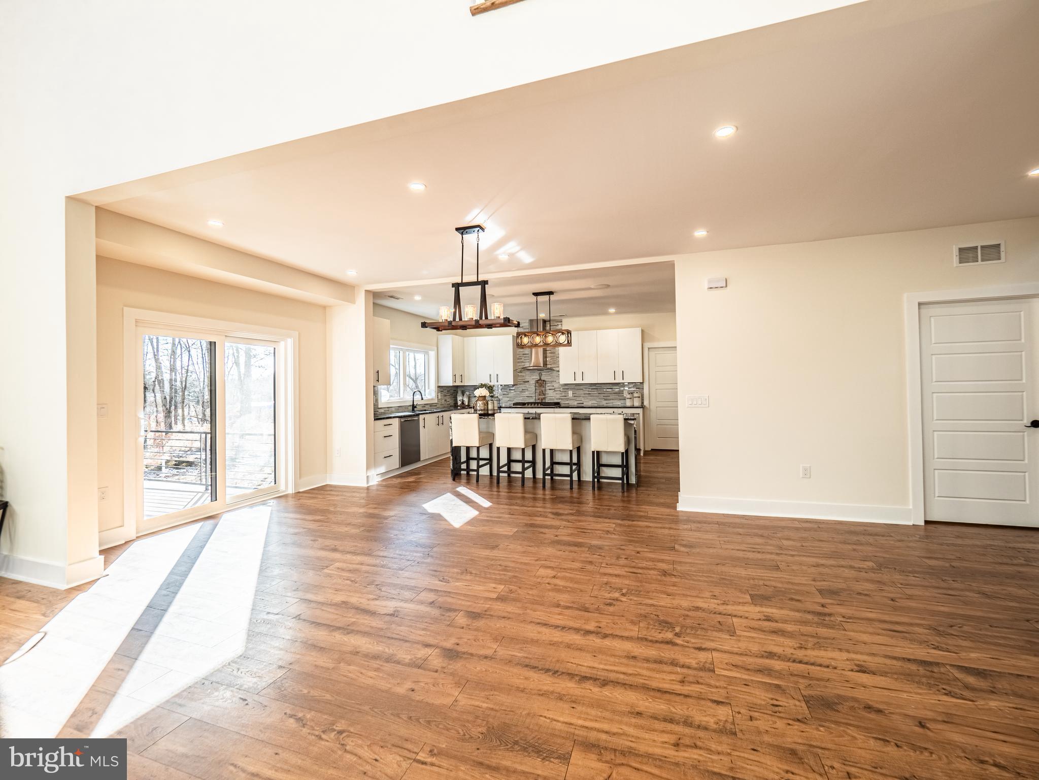 Real estate listing preview #14