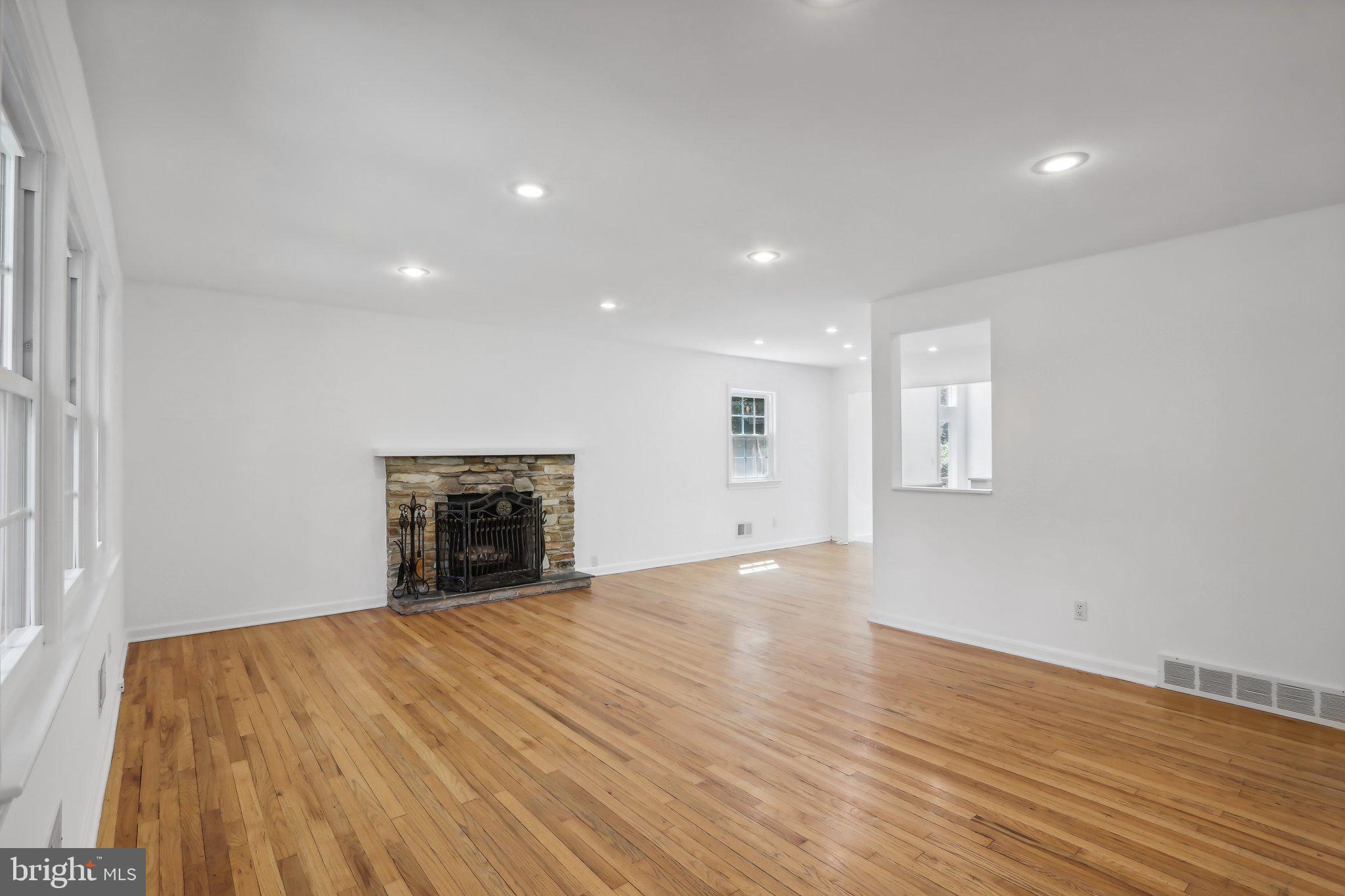 Real estate listing preview #4